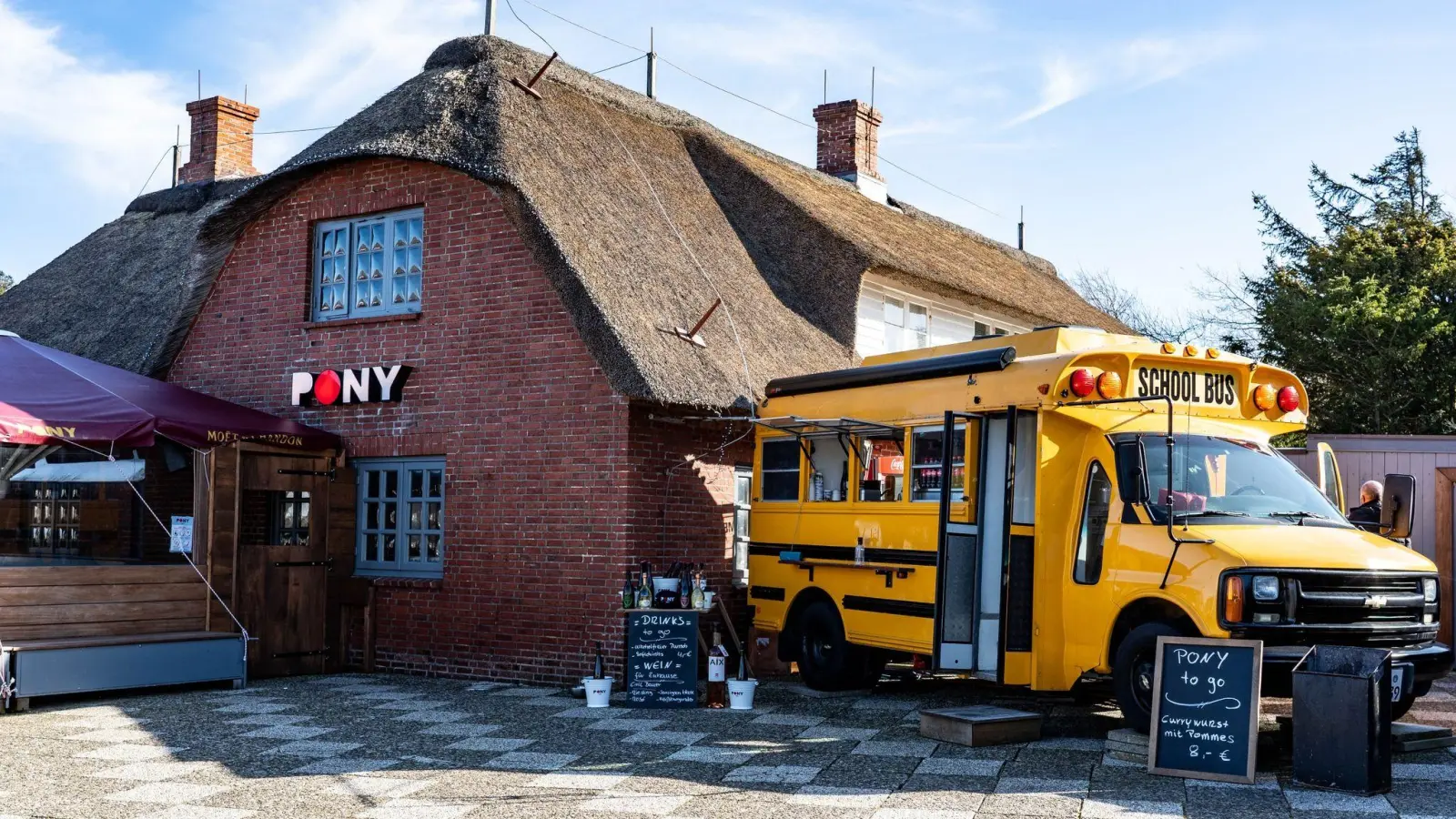 Die Gaststätte „Pony“ im Zentrum von Kampen: „Hätten wir von dem Vorfall gewusst, hätten wir die betreffenden Gäste selbstverständlich des Hauses verwiesen.“ (Bild: Axel Heimken/dpa)