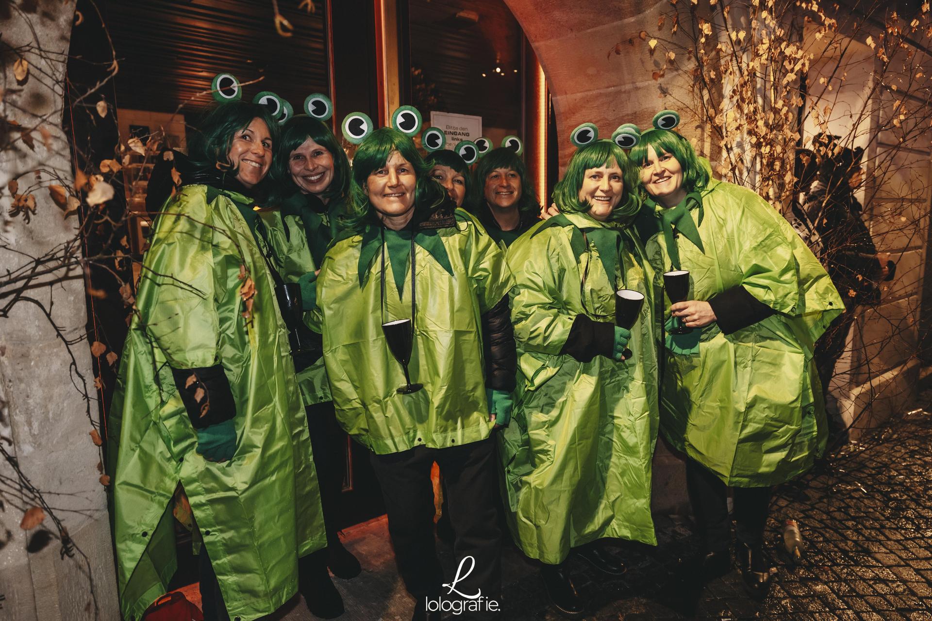 Hexennacht in Amberg. Die Fotos vom Weiberfasching am Marktplatz, exklusiv auf Amberg24.de (Bild: Lolografie)