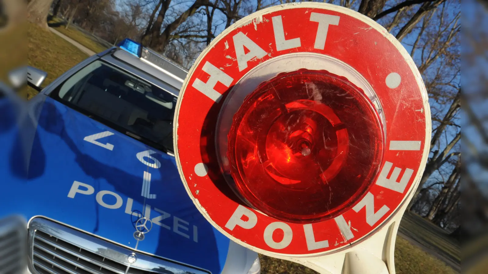 Ein 20-Jähriger ohne Führerschein wollte in Amberg vor der Polizei fliehen. (Symbolbild: Franziska Kraufmann)