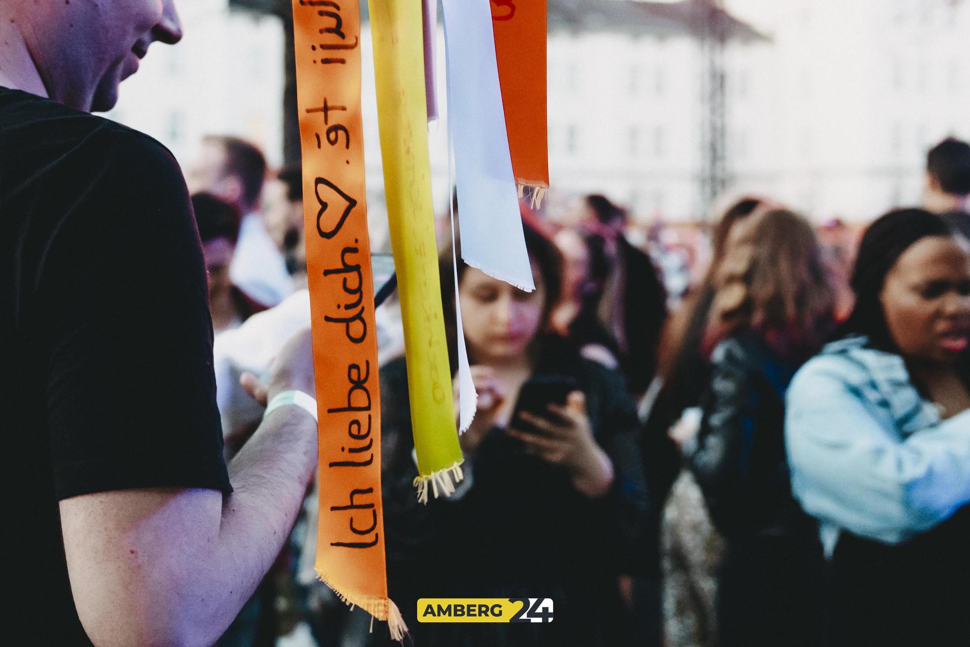 Das erste Mal fand in Amberg das Kirschblütenfestival statt. Der Campus der Amberger OTH verwandelte sich in ein pinkes Paradies. Lolo war für euch vor Ort.  (Bild: Lolografie)