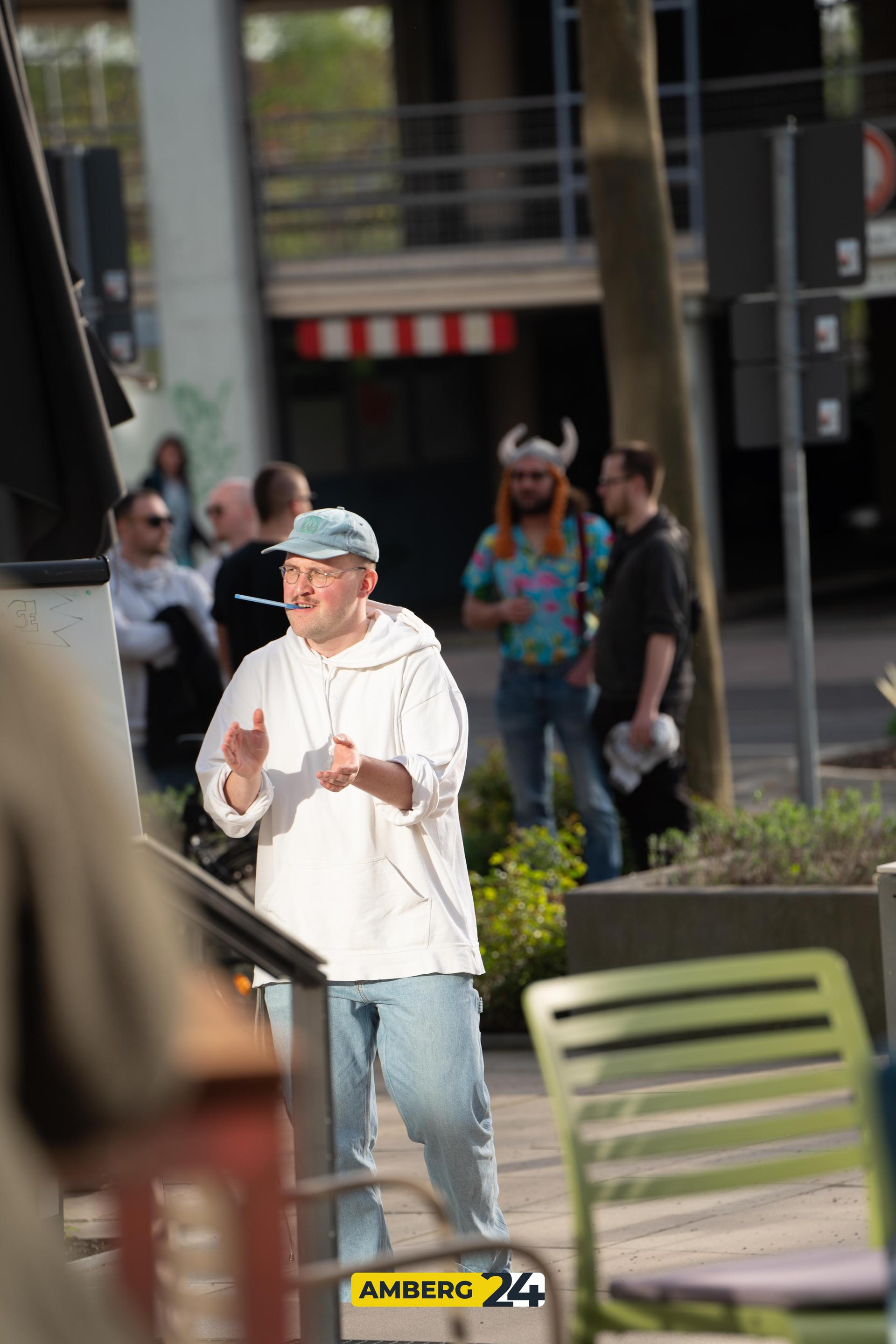 Der Frühling ist zurück und die Open Stage im Amberger Beanery wird ins Freie verlegt.  (Bild: Daniel Geiger)