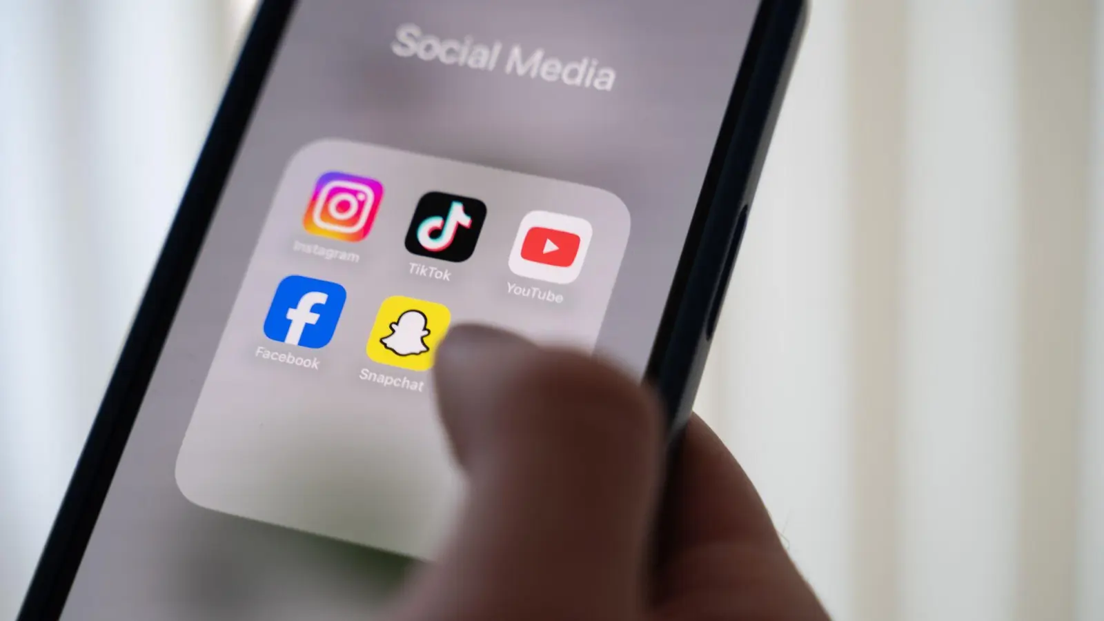 Angekündigt wurde es schon vor mehr als einem Jahr. Jetzt geht es los mit dem ersten Post des Bundestages auf TikTok. (Symbolbild) (Bild: Alicia Windzio/dpa)