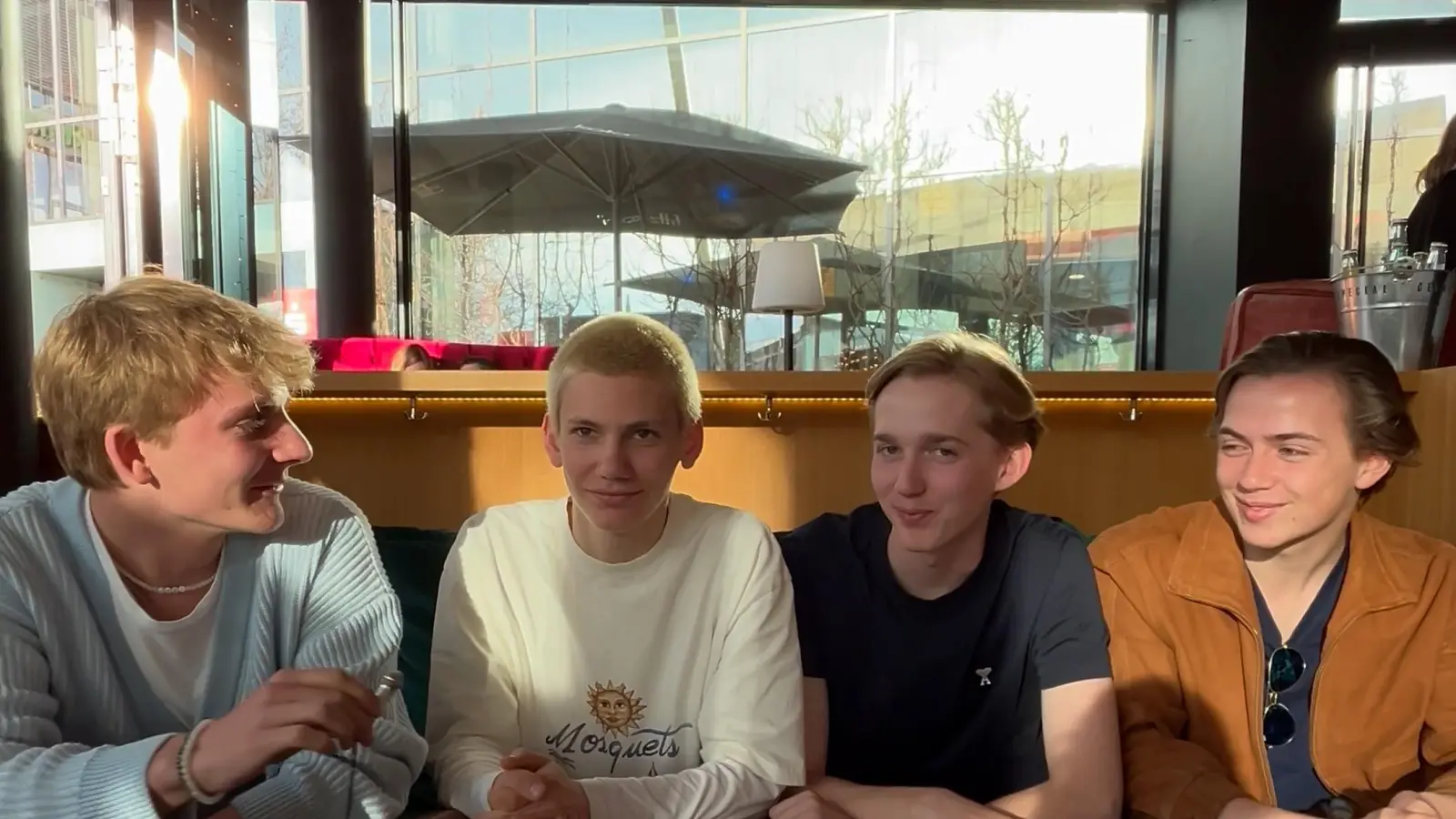 Die vier von der Party: Nils, Finn, Leo und Karl (von links). (Bild: knz)