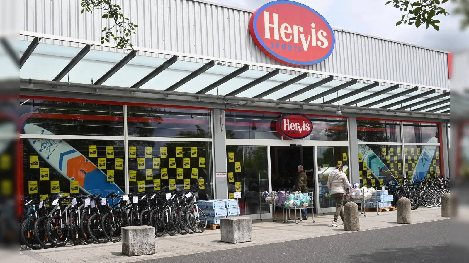 Hervis in Amberg soll bis Mitte Juli 2026 geschlossen werden. (Bild: Gerhard Franz)