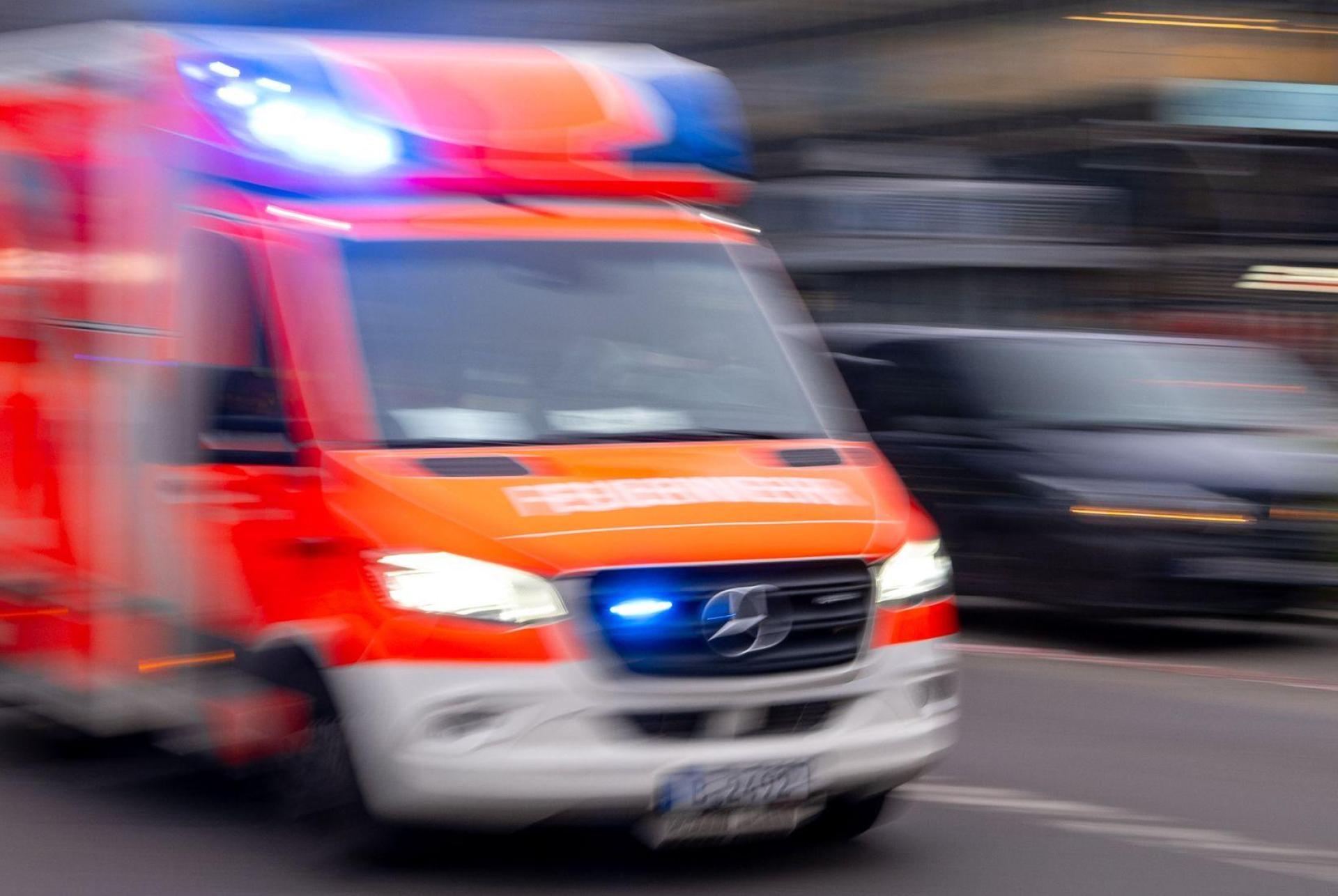Die Marienstraße war wegen des Ammoniakaustrittes in der Nacht längere Zeit gesperrt. (Symbolbild: Monika Skolimowska/dpa)