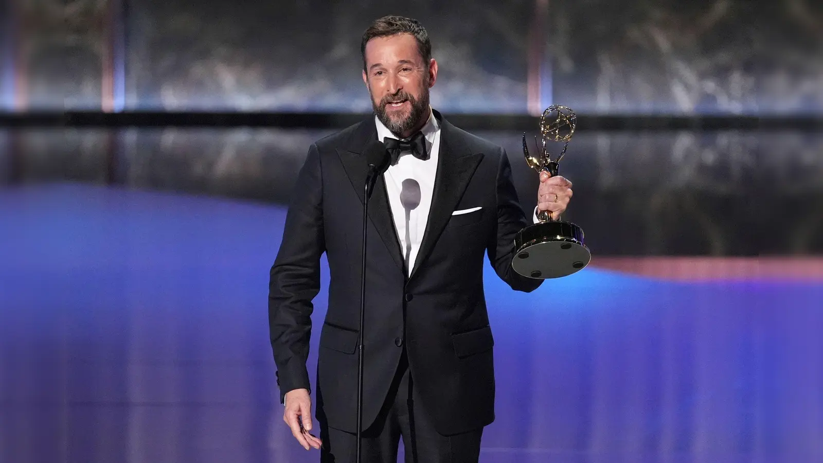 Noah Wyle ist nominiert für einen Emmy für seine Leistung in der Krankenhausserie „The Pitt“.  (Bild: Chris Pizzello/Invision/dpa)