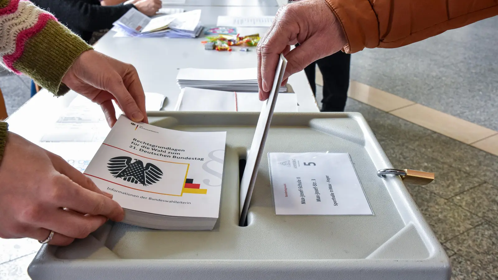 Am 23. Februar wird in Deutschland gewählt. Wie hier in der Max-Josef-Schule Amberg. (Bild: Stephan Huber)