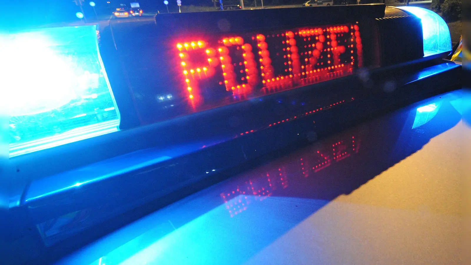 Ein 31-Jähriger ist in Kümmersbruck von drei Männern geschlagen worden. (Symbolbild: Patrick Seeger/dpa)