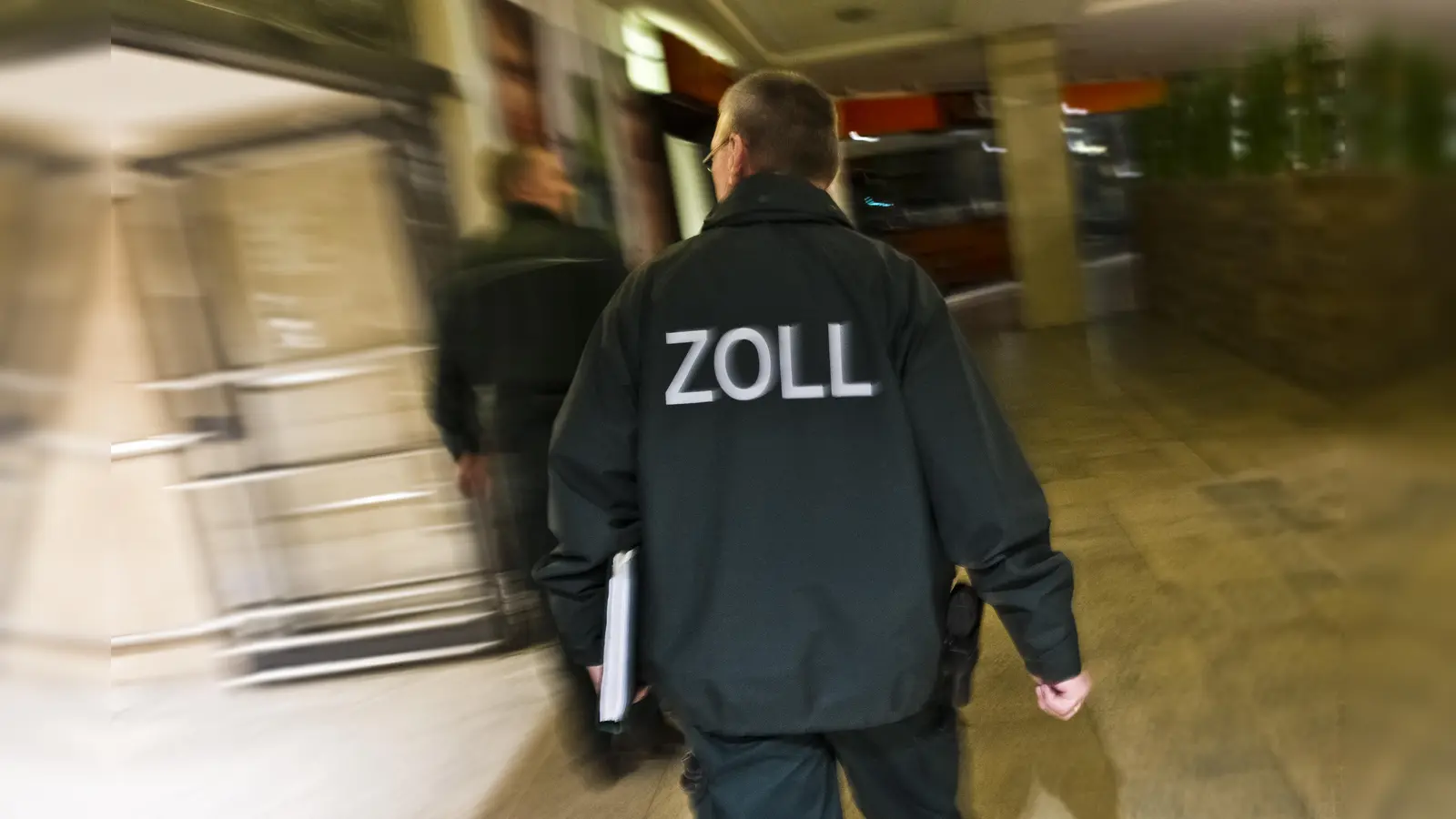 Wegen eines Falles in Amberg, appelliert der Zoll eindringlich, dass Verstöße von Unternehmen im Bereich der Sozialversicherung konsequent verfolgt werden. (Symbolbild: Nicolas Armer)