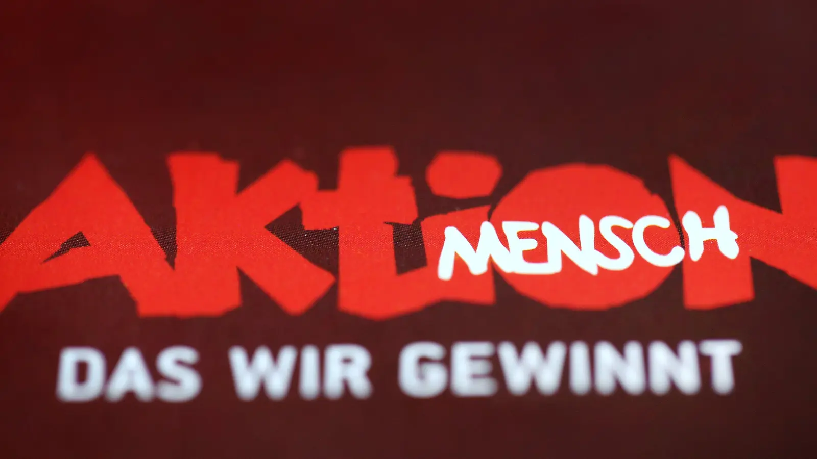 Ein 54-Jähriger aus dem Landkreis Amberg-Sulzbach hat eine sechsstellige Summe gewonnen.  (Symbolbild: Martin Gerten/dpa)