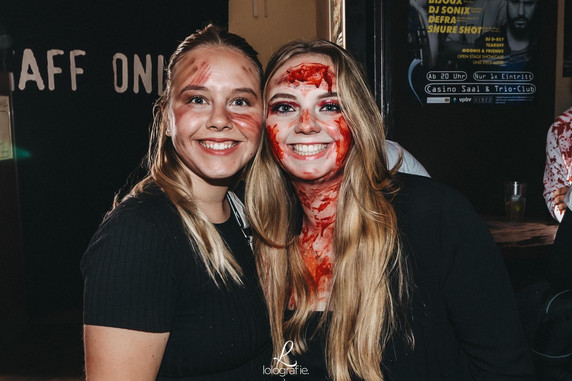 „Creepy Carneval” - das war das Motto der Halloween-Nacht im Casino. Und creepy waren auch viele der Partygäste mit ihren Verkleidungen. (Bild: Leonie Hartung)