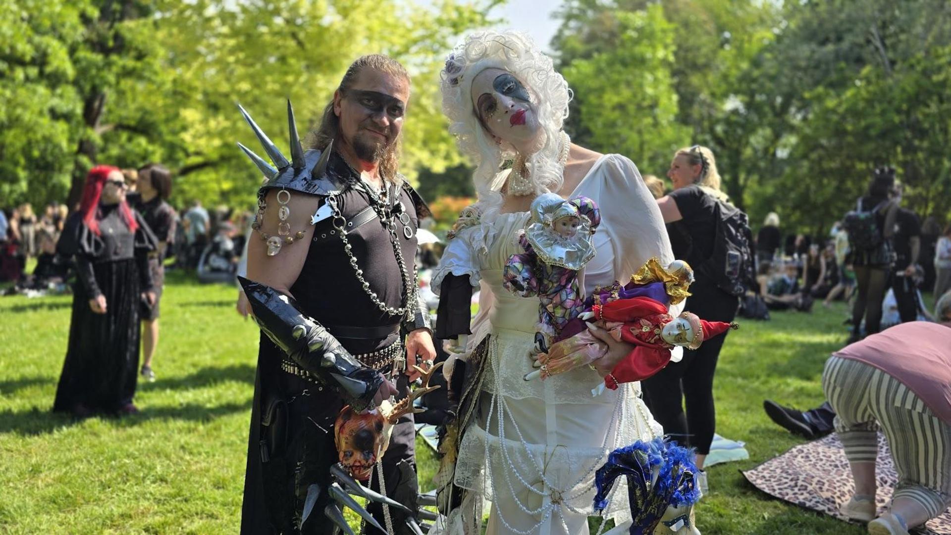 Das viktorianische Picknick beim Wave-Gotik-Treffen in Leipzig begeisterte die Besucher. (Bild: Richard Kirschner)