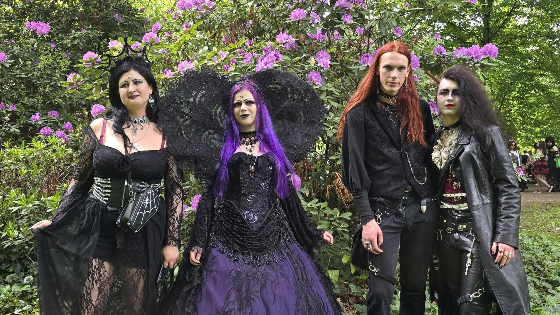 Das viktorianische Picknick beim Wave-Gotik-Treffen in Leipzig begeisterte die Besucher. (Bild: Richard Kirschner)