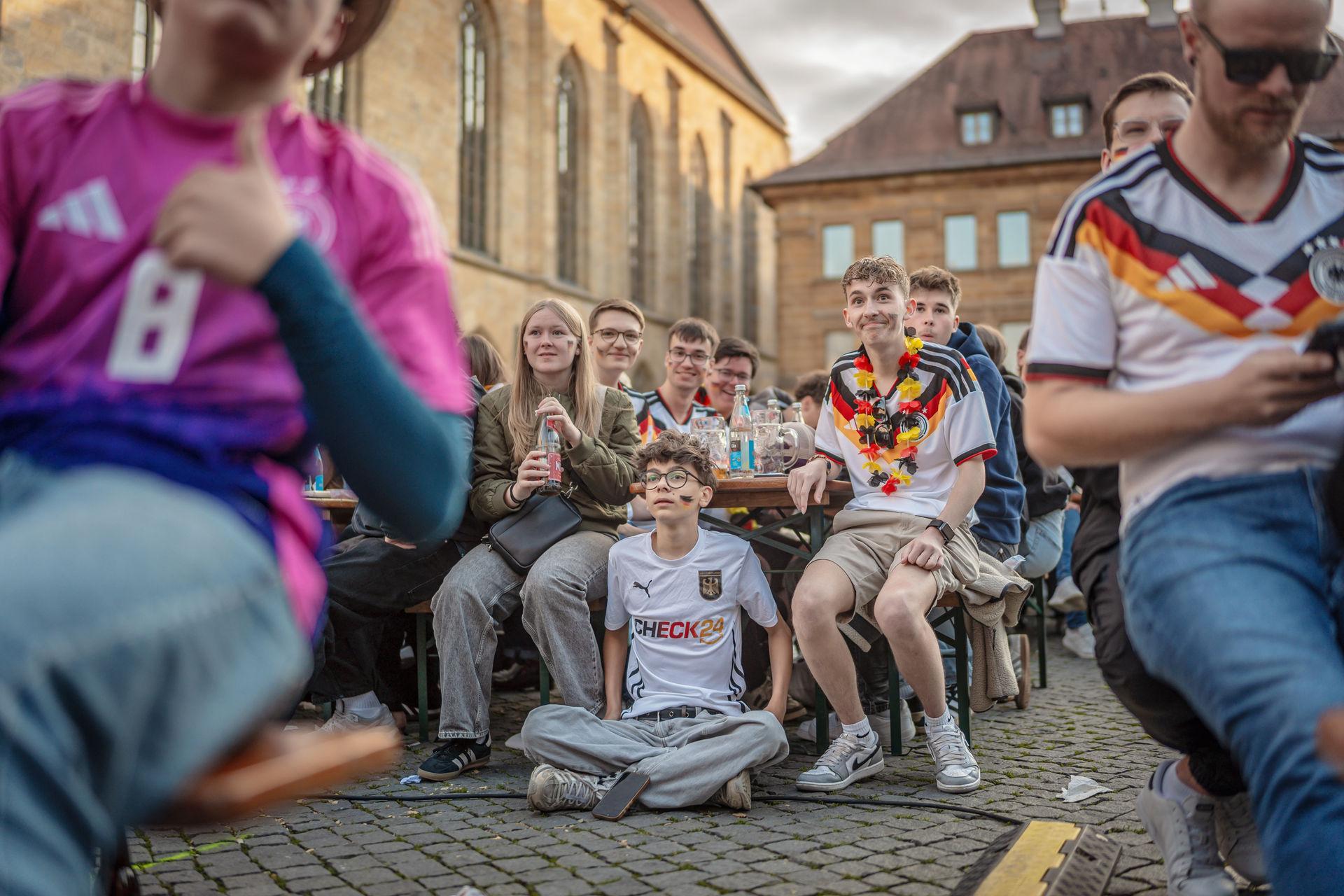 Amberg feiert Altstadtfest - inklusive Public Viewing zur Fußball-WM.  (Bild: Michael Golinski)