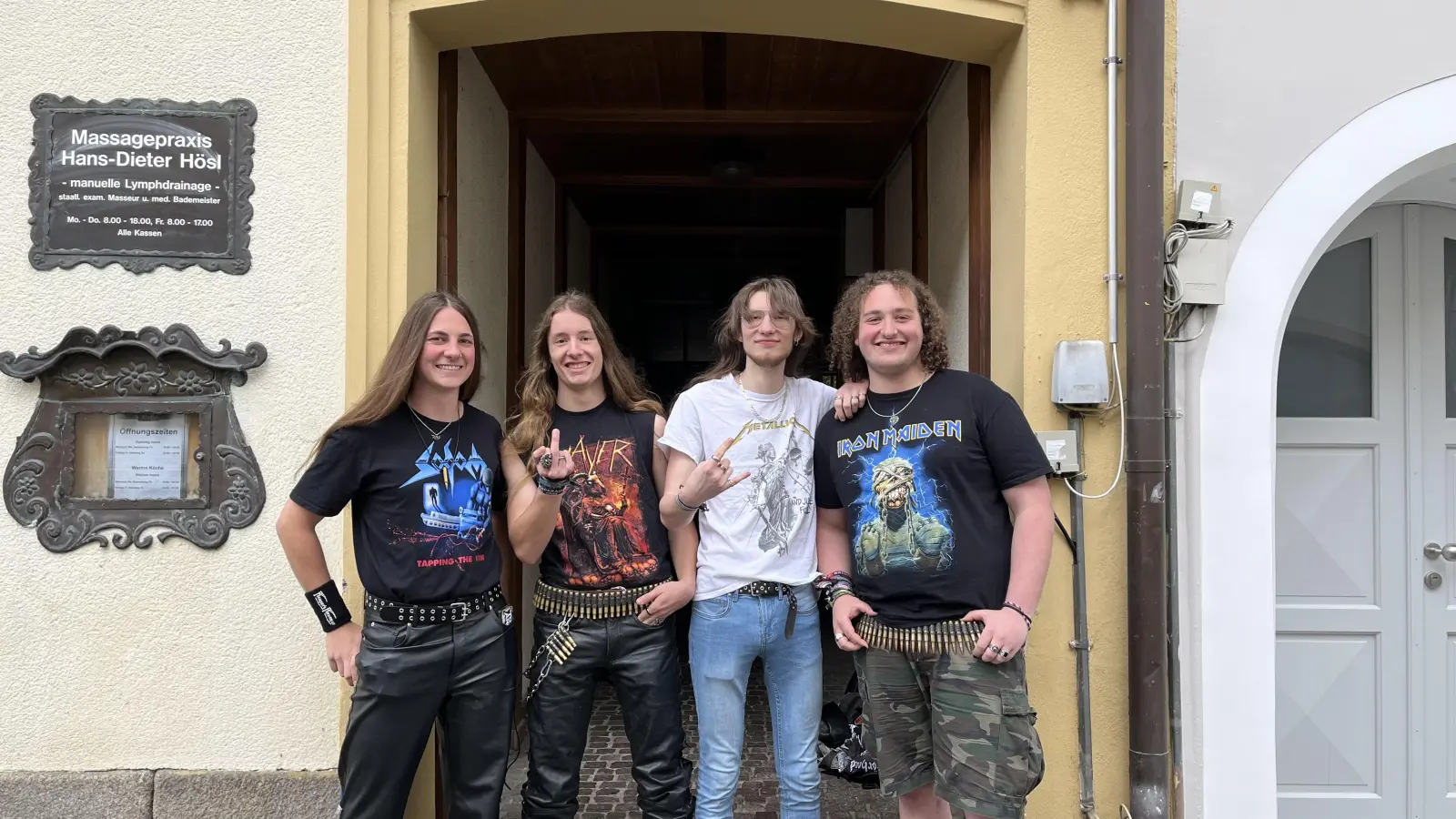 Kup (Tormentor), Cornelius (Gustl), Matthias (Executioner) und Max (Butcher) als Exorcist vor dem Void. (Bild: knz)