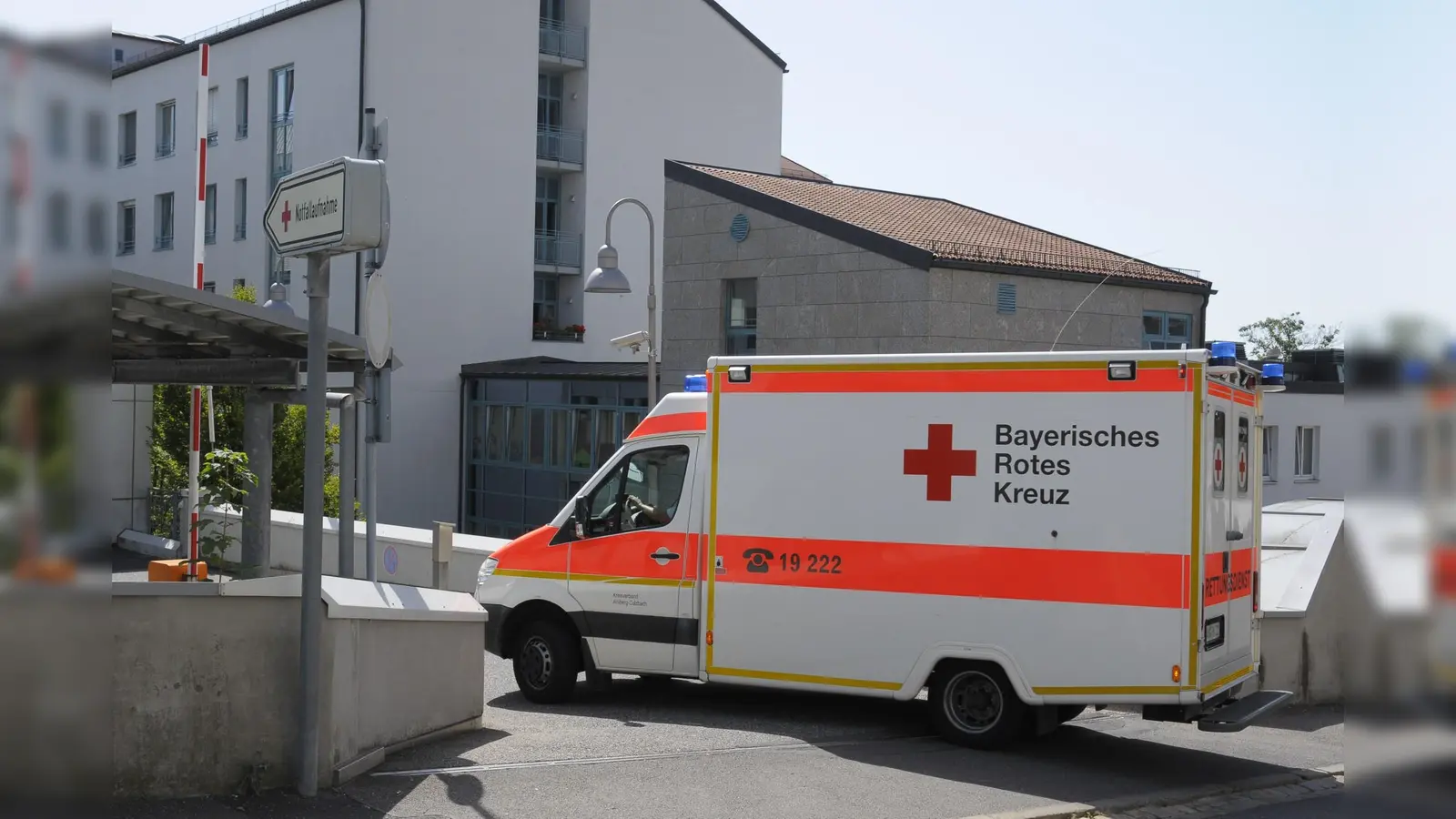 Eine 85 Jahre alte Frau musste nach einem Unfall in Amberg ins Krankenhaus eingeliefert werden. (Symbolbild: Petra Hartl)