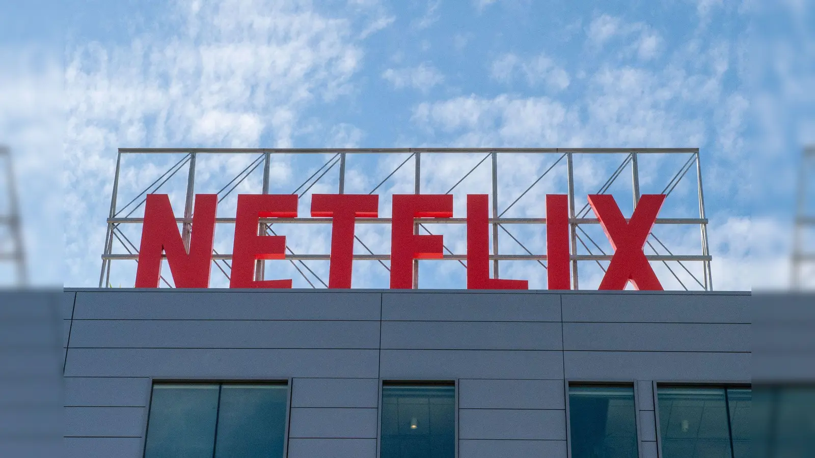 Netflix hat die Marke von einer Milliarde Zuschauer vor Augen. (Archivbild)  (Bild: Andrej Sokolow/dpa)