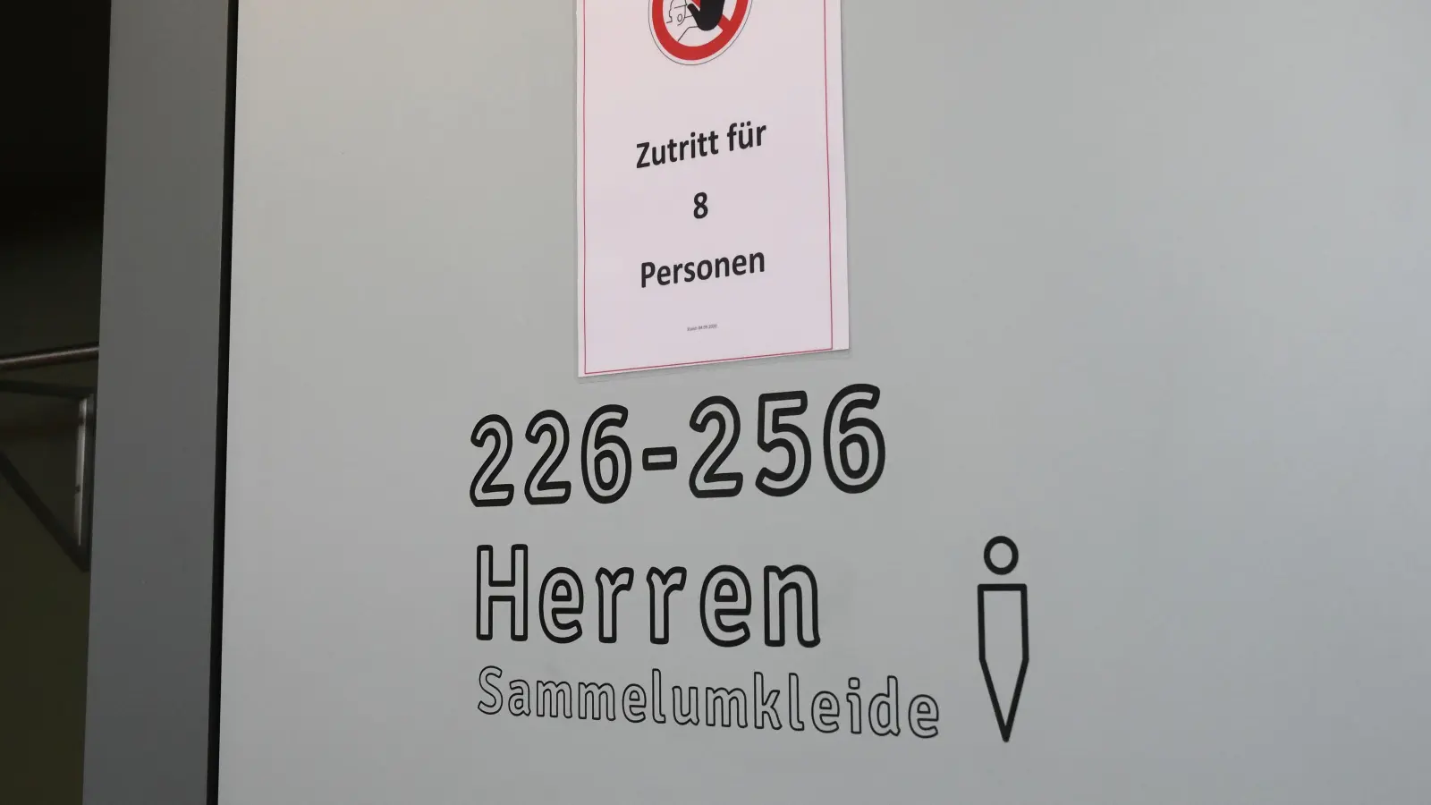 Der 40-jährige Angeklagte soll zwischen August 2022 und Dezember 2023 258 Badegäste der Weidener Thermenwelt und des Amberger Kurfürstenbads heimlich in den Umkleidekabinen gefilmt haben. (Archivbild: Gabi Schönberger)