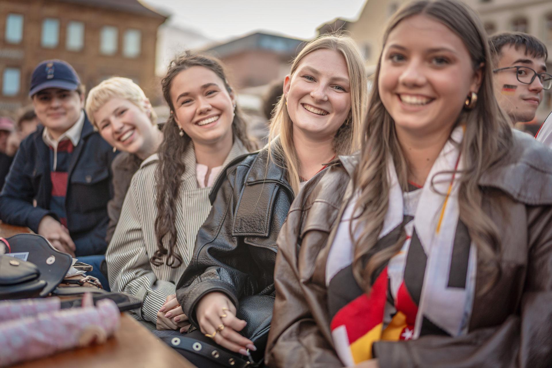 Amberg feiert Altstadtfest - inklusive Public Viewing zur Fußball-WM.  (Bild: Michael Golinski)