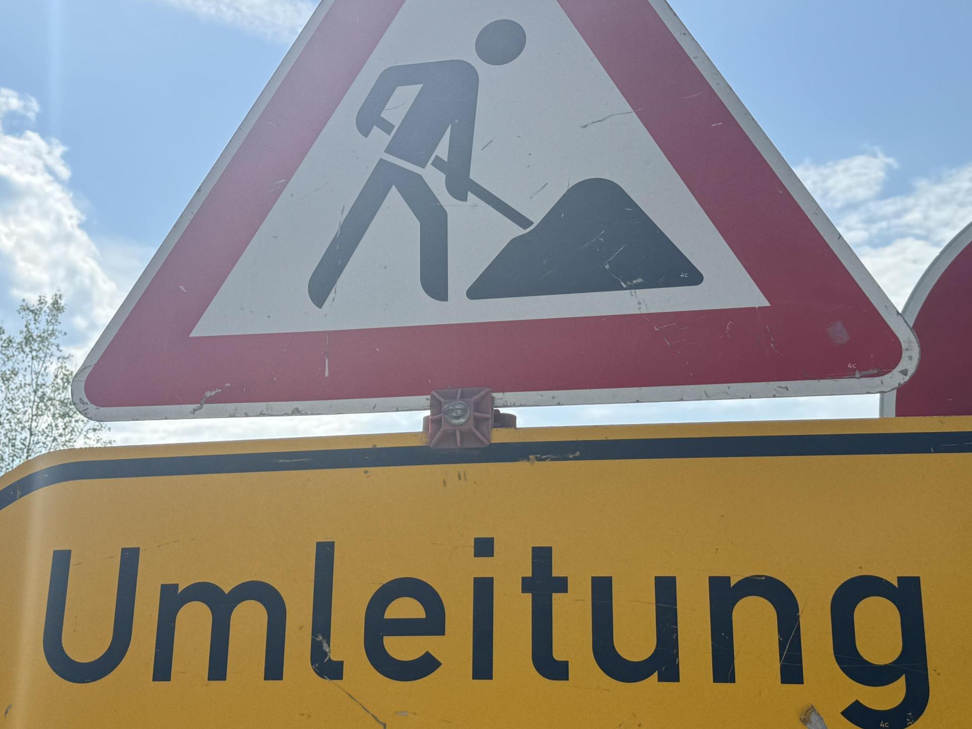 Die Bundesstraße 85 zwischen Edelsfeld und Lunkenreuth (Markt Königstein) ist ab Dienstag, 12. August, für den gesamten Verkehr gesperrt. Eine Umleitung ist ausgeschildert. (Symbolbild: Heike Unger)