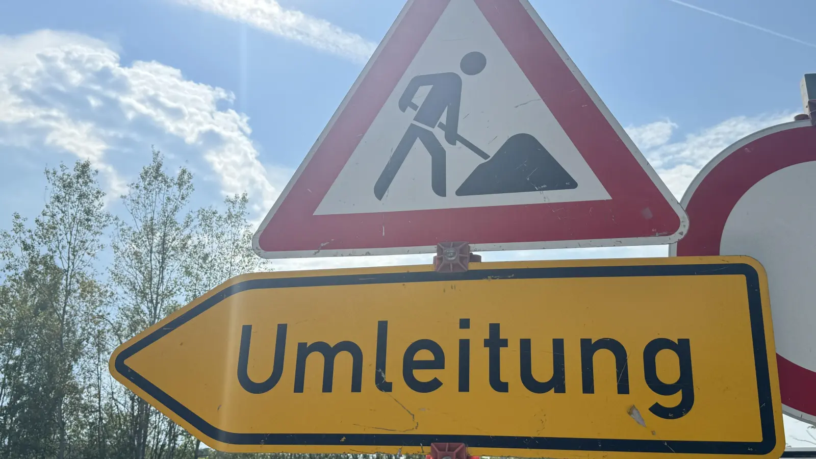 Die Bundesstraße 85 zwischen Edelsfeld und Lunkenreuth (Markt Königstein) ist ab Dienstag, 12. August, für den gesamten Verkehr gesperrt. Eine Umleitung ist ausgeschildert. (Symbolbild: Heike Unger)
