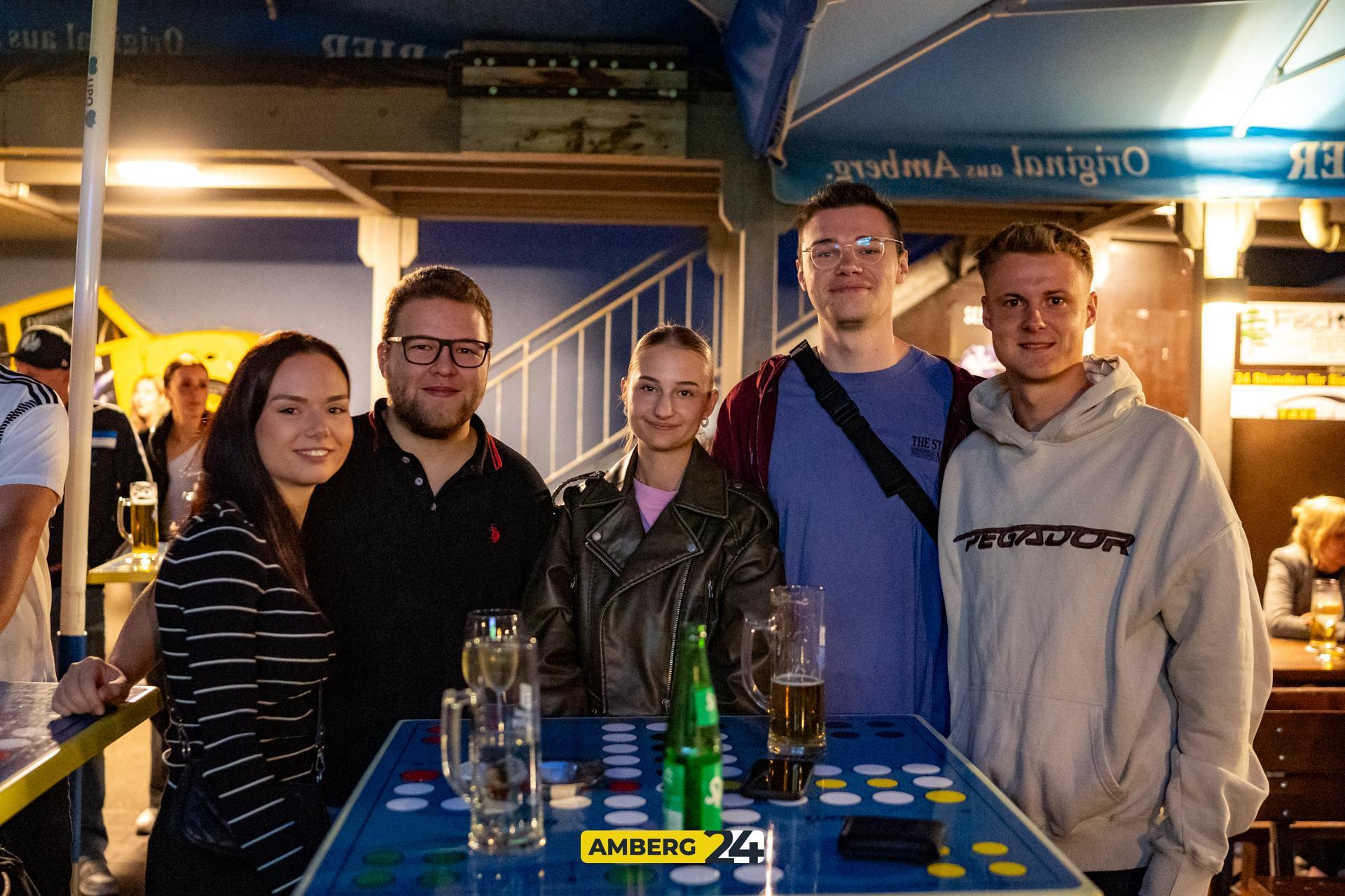 Beim Public Viewing in Amberg war schon ein bissl was los. So habt ihr den Sieg der Deutschen verfolgt. (Bild: Fotografie Lako)