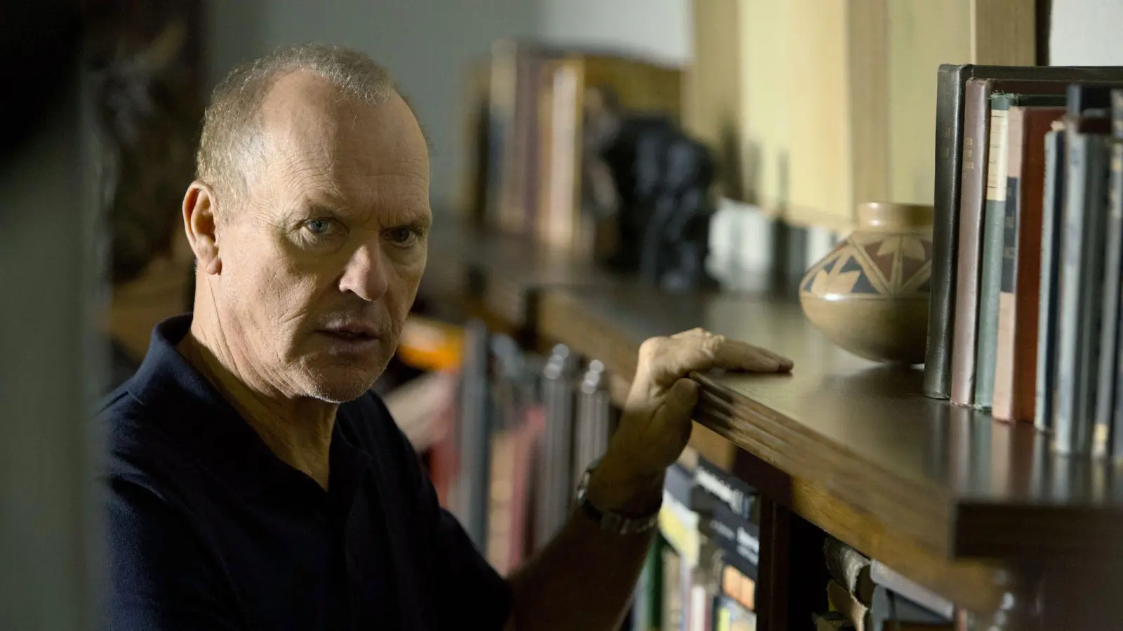 Der Auftragskiller John Knox (Michael Keaton) hat nicht mehr lange zu leben. (Bild: Danielle Mathias/Amazon Prime Video/dpa)