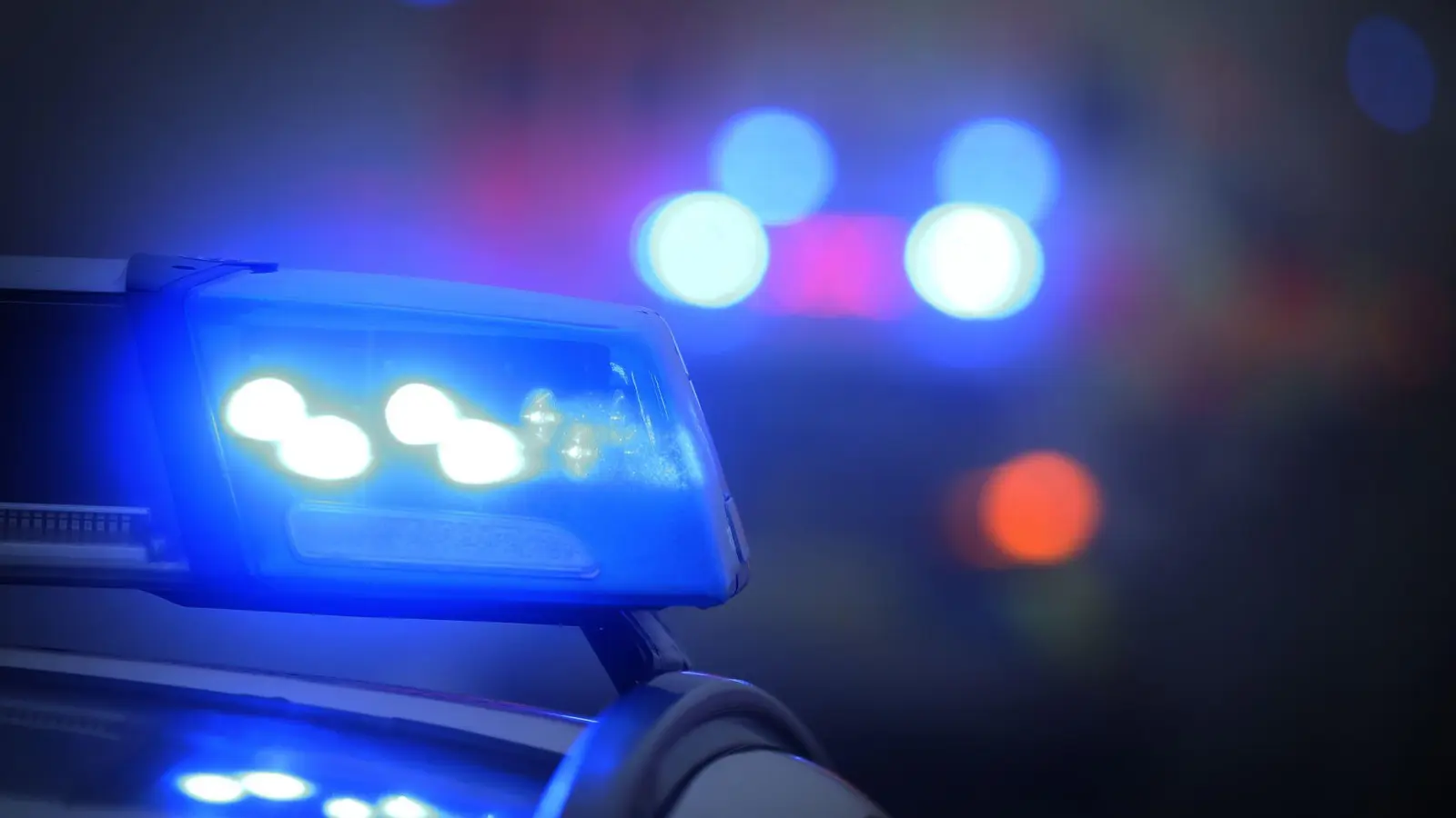 Die Polizei nahm den 14-Jährigen mit zur Dienststelle. (Symbolbild: Karl-Josef Hildenbrand/dpa)