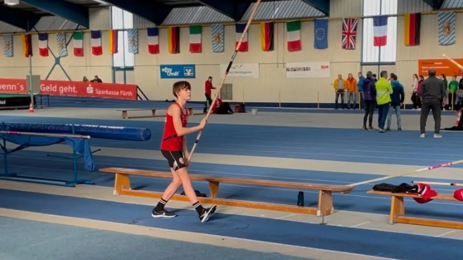 Luis Karl Busch wurde im Stabhochspringen nordbayersicher Meister. (Bild: Sabine Schnurrer)