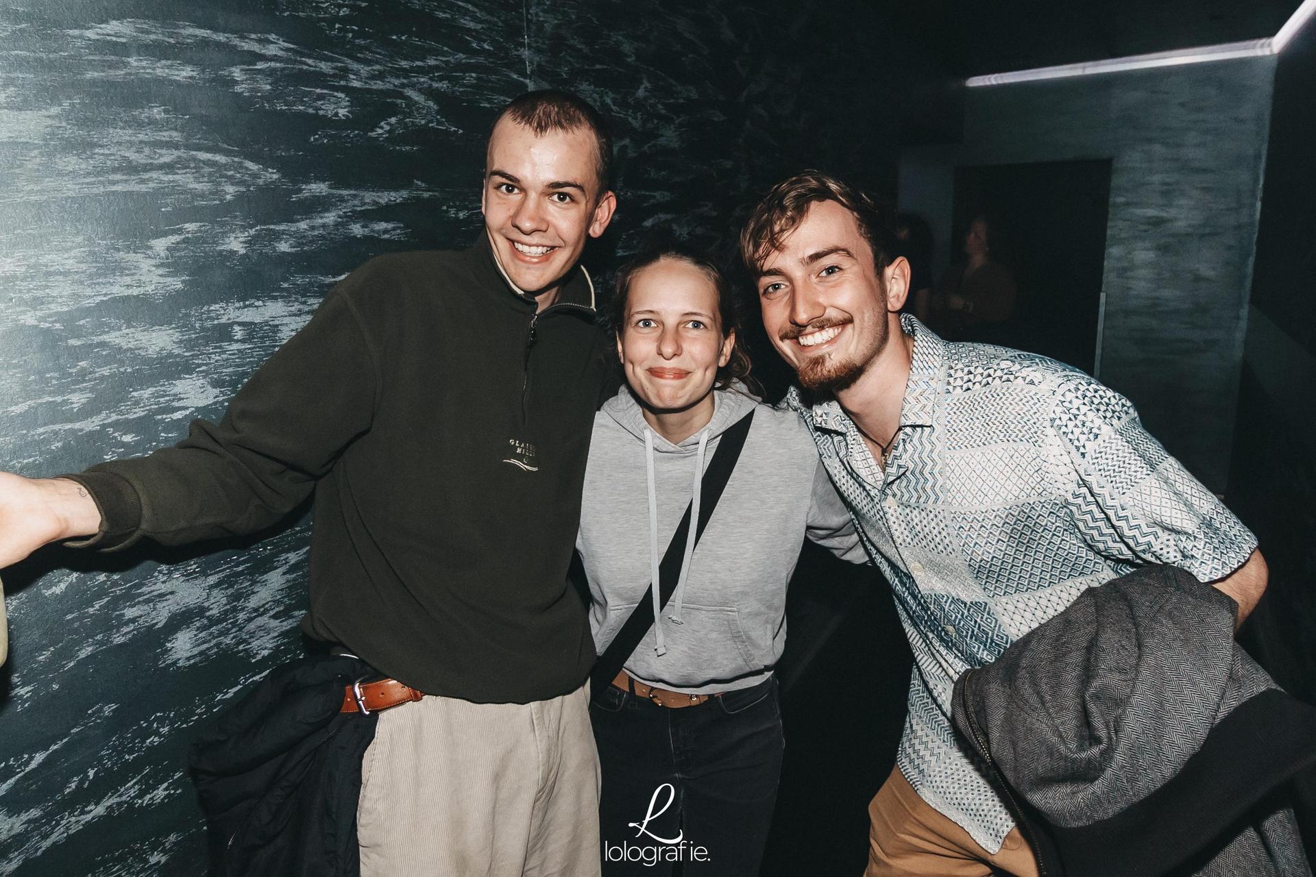 80's, 90's und 2000er: Die Fotos von Amberg tanzt im Trio. (Bild: Leonie Hartung)