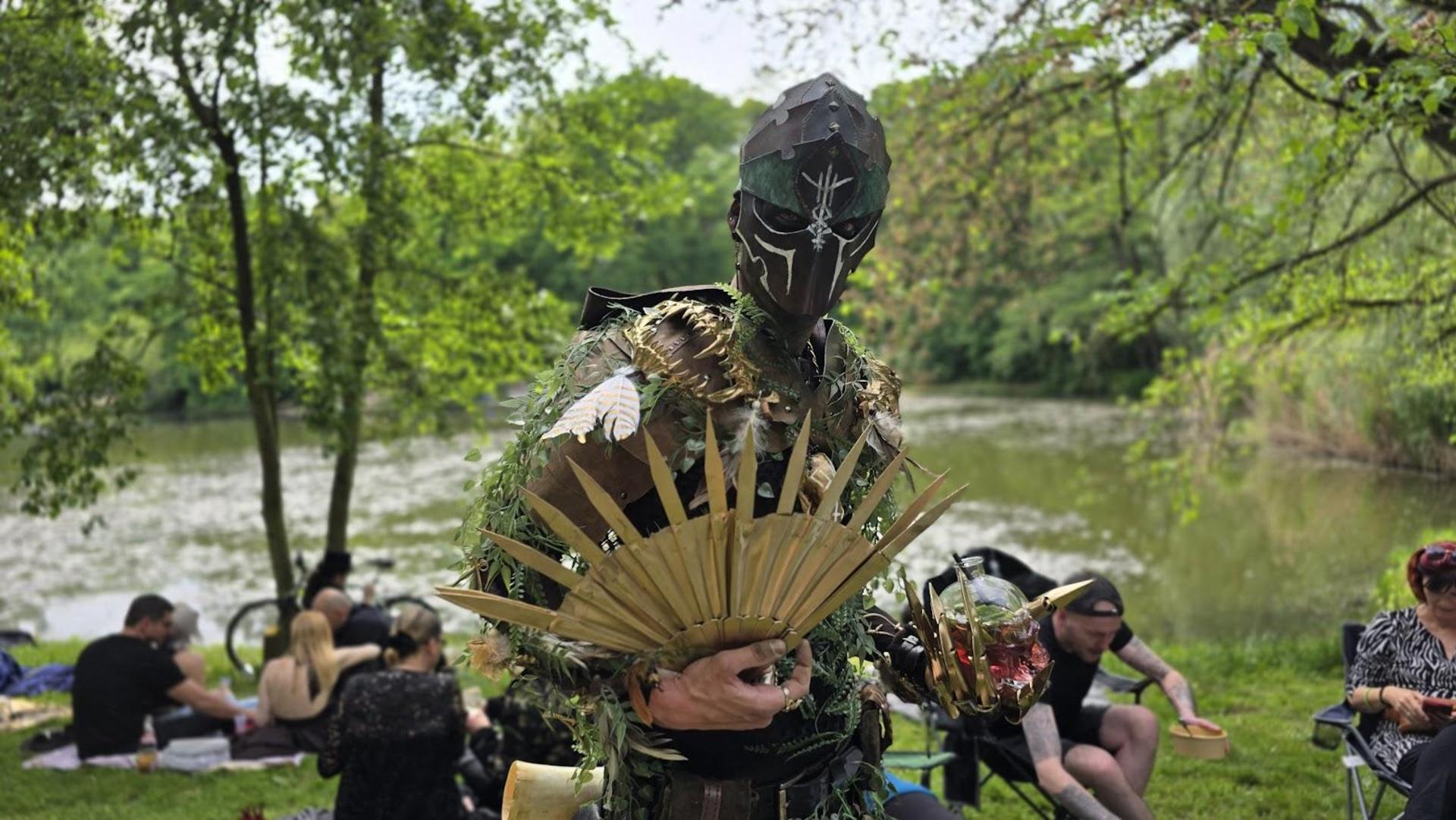 Das viktorianische Picknick beim Wave-Gotik-Treffen in Leipzig begeisterte die Besucher. (Bild: Richard Kirschner)