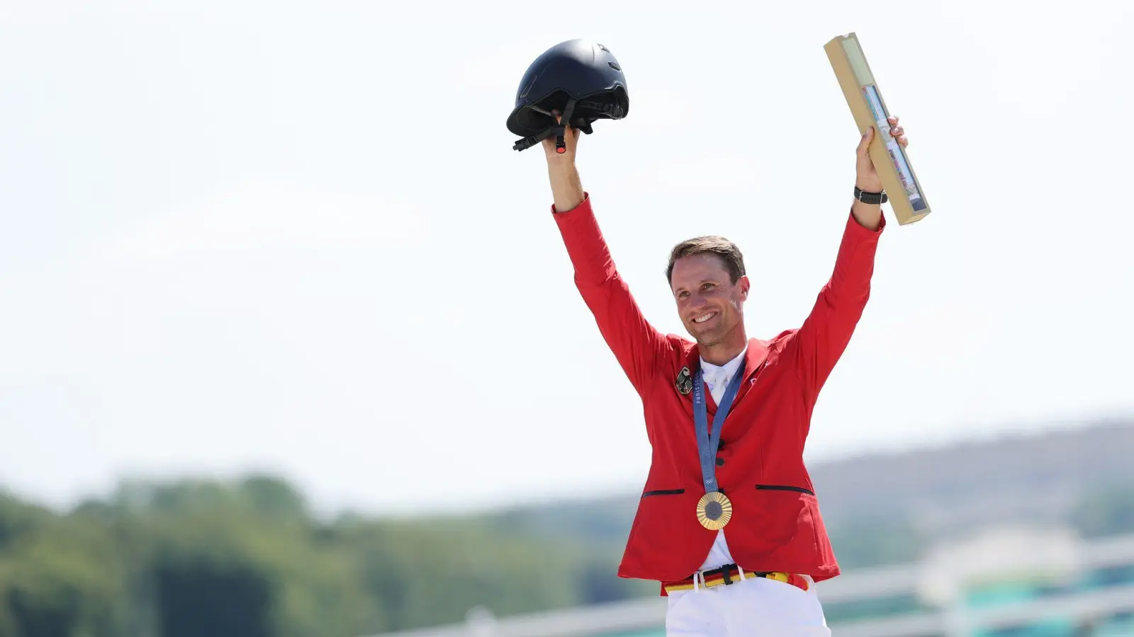 Christian Kukuk holte die vierte deutsche Reiter-Goldmedaille in Paris. (Bild: Rolf Vennenbernd/dpa)