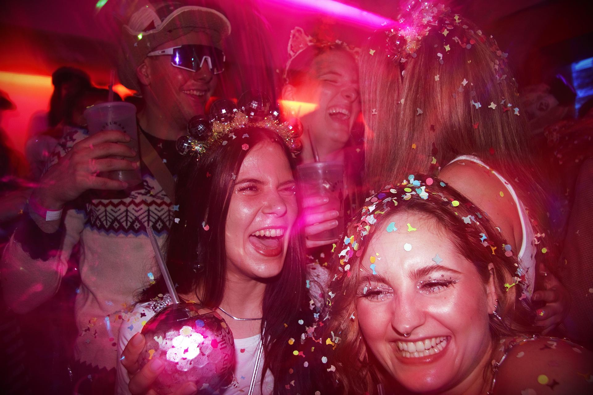 Zur Konfettiparty im Colomba war ordentlich Faschingslaune angesagt. (Bild: Marlin Nixdorf)