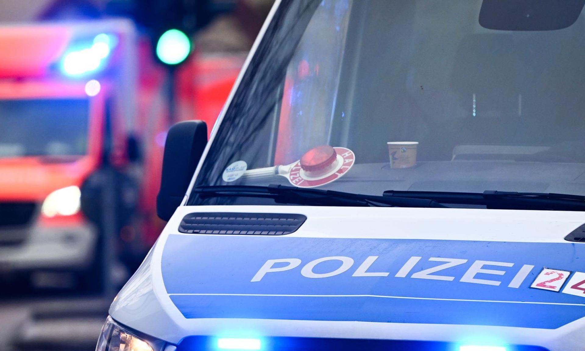 Auf dem Vilstalradweg bei Wolfsbach kam es zu einer körperlichen Auseinandersetzung zwischen fünf Männern. Zwei von ihnen erlitten schwere Verletzungen. Die Kriminalpolizei Amberg ermittelt. (Bild: Jens Kalaene/dpa)