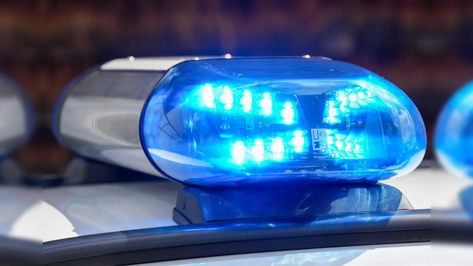 Ein Stromverteilerkasten in Sulzbach-Rosenberg wird angefahren. Die Polizei sucht Zeugen. (Symbolbild: Soeren Stache/dpa)