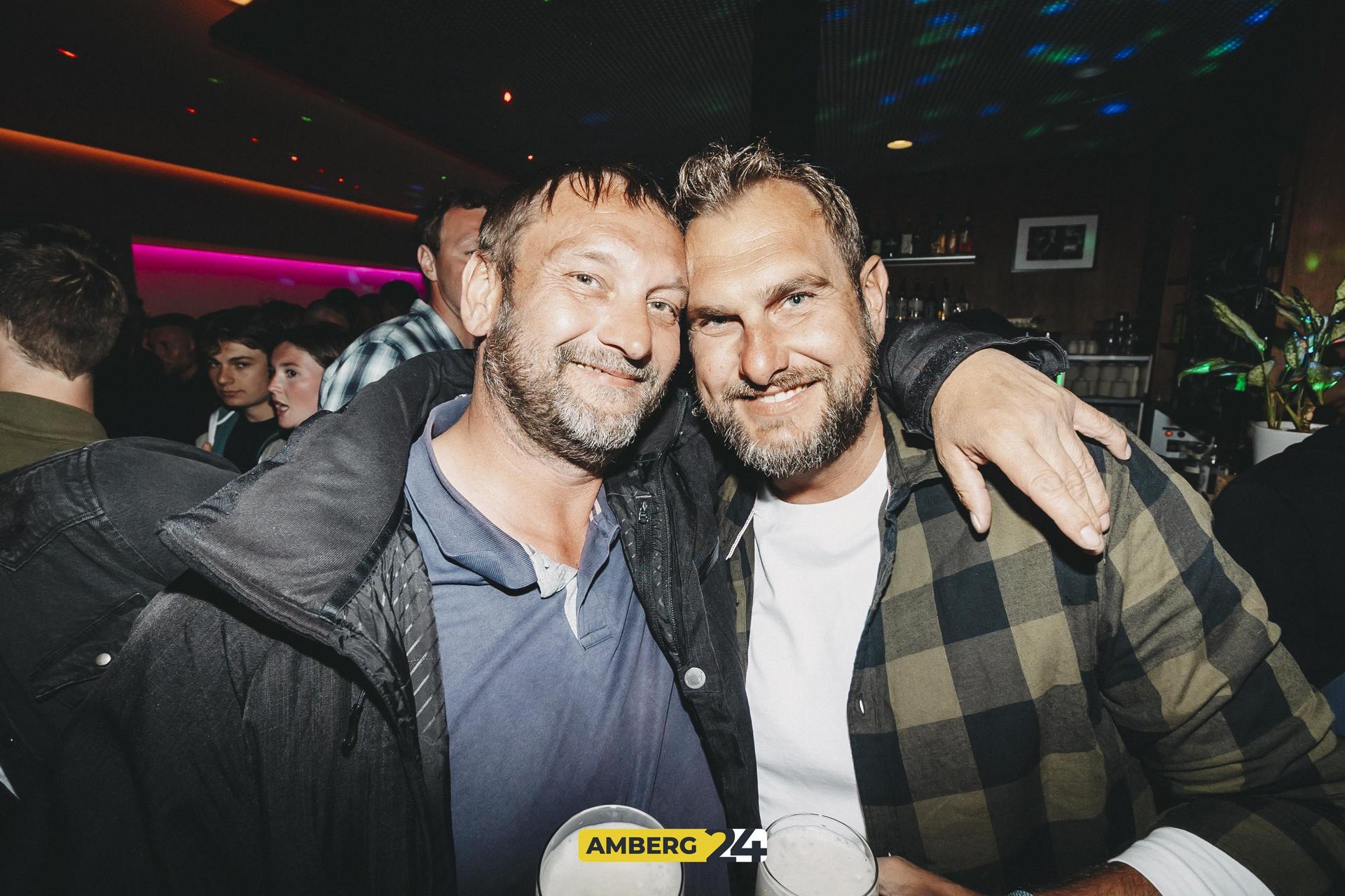 Im Colomba gab es am Samstag wieder etwas zu feiern. Die Club Rotation brachte die besten Hits seit den 90ern in die Bar. (Bild: Lolografie)