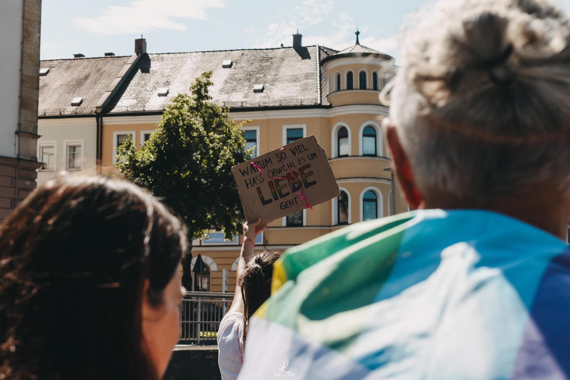 Die Bilder von der CSD-Parade 2023 in Amberg. (Bild: Leonie Hartung)