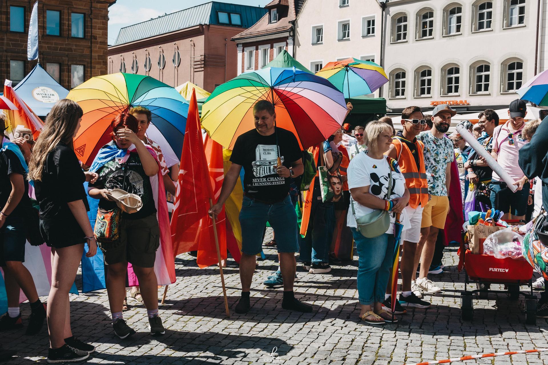 Die Bilder von der CSD-Parade 2023 in Amberg. (Bild: Leonie Hartung)