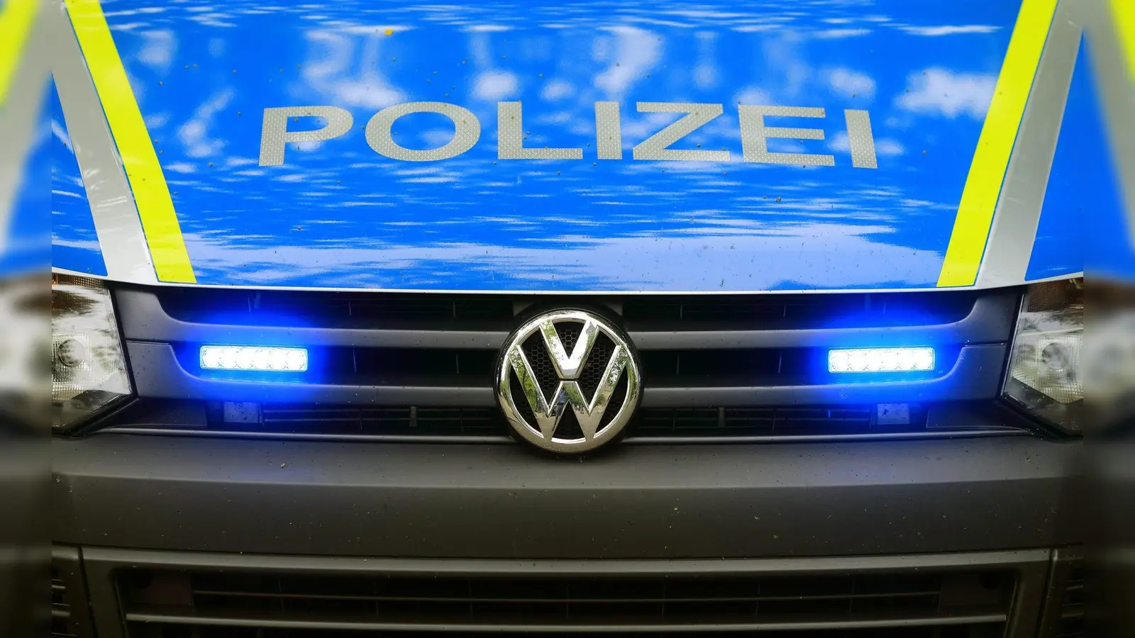 Die Polizei sucht Zeugen zu einer Unfallflucht in der Amberger Dr.-Filchner-Straße. (Symbolbild: Petra Hartl)