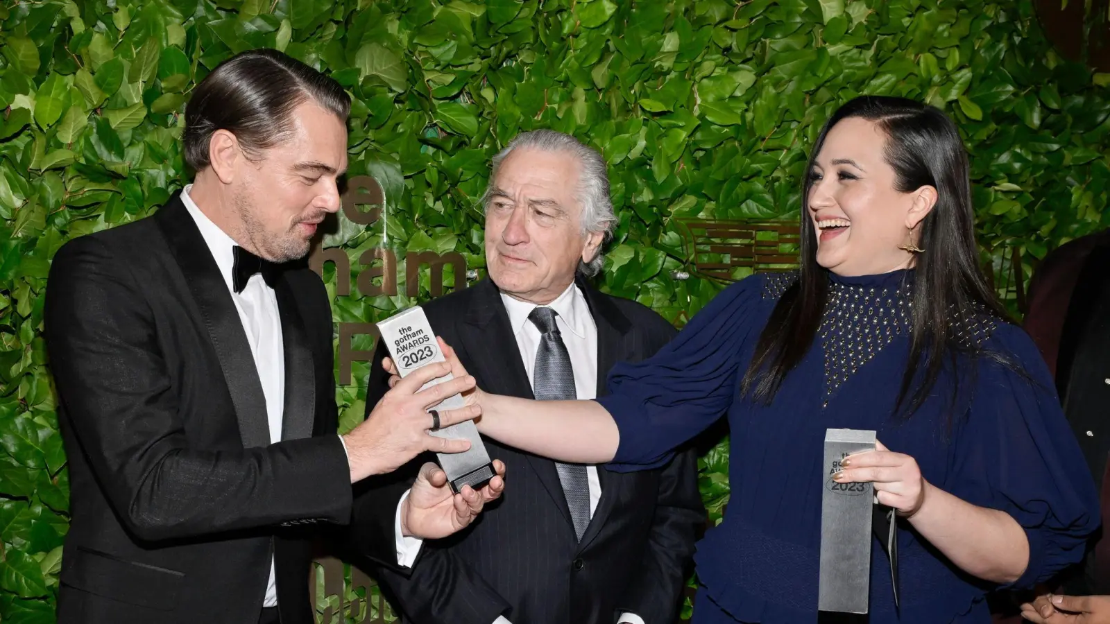 „Killers of the Flower Moon“-Darsteller Leonardo DiCaprio (l-r), Robert De Niro und Lily Gladstone. (Bild: Evan Agostini/Invision via AP/dpa)