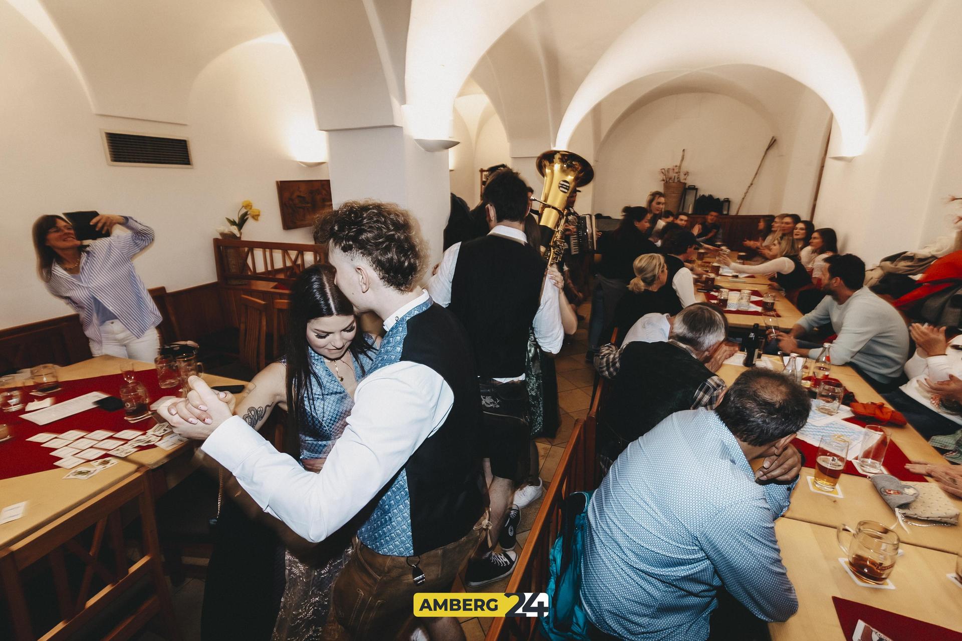 Im Heimatgenuss sorgten die „Boazn Briada” für Stimmung.  (Bild: Lolografie)