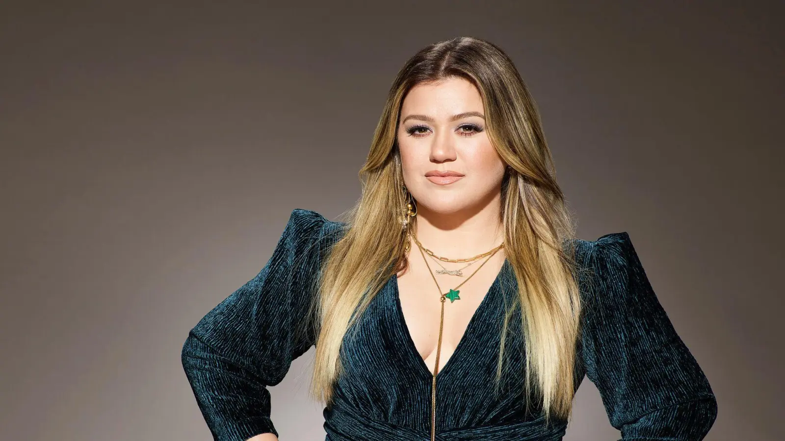  US-Sängerin Kelly Clarkson hat während eines Auftritts ihren Fans von einem übergriffigen Vorschlag eines Managers berichtet.  (Bild: Chris Haston/NBC/dpa)