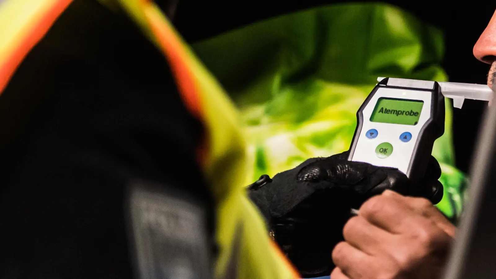 Ein 39-jähriger Amberger wurde mit über 1,10 Promille auf einem E-Scooter erwischt. (Symbolbild: Andreas Arnold/dpa)