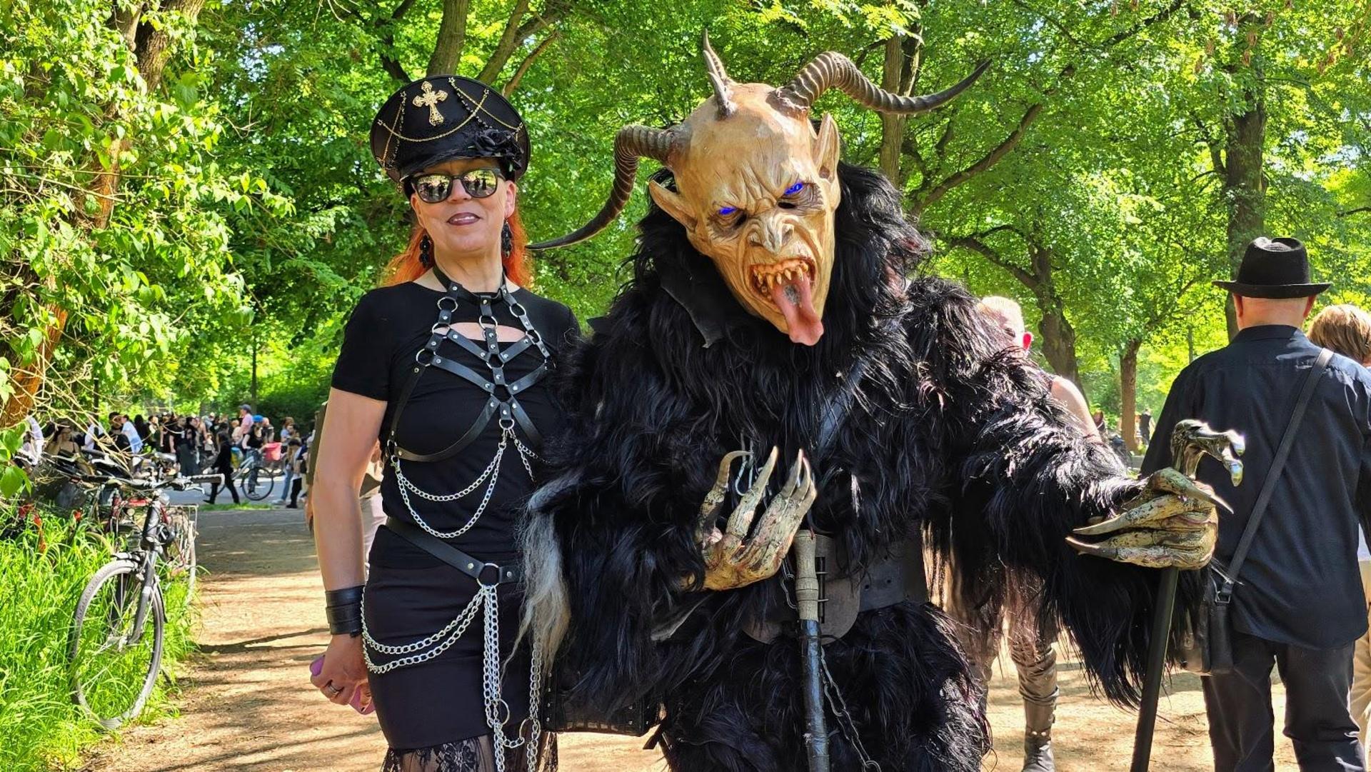 Das viktorianische Picknick beim Wave-Gotik-Treffen in Leipzig begeisterte die Besucher. (Bild: Richard Kirschner)