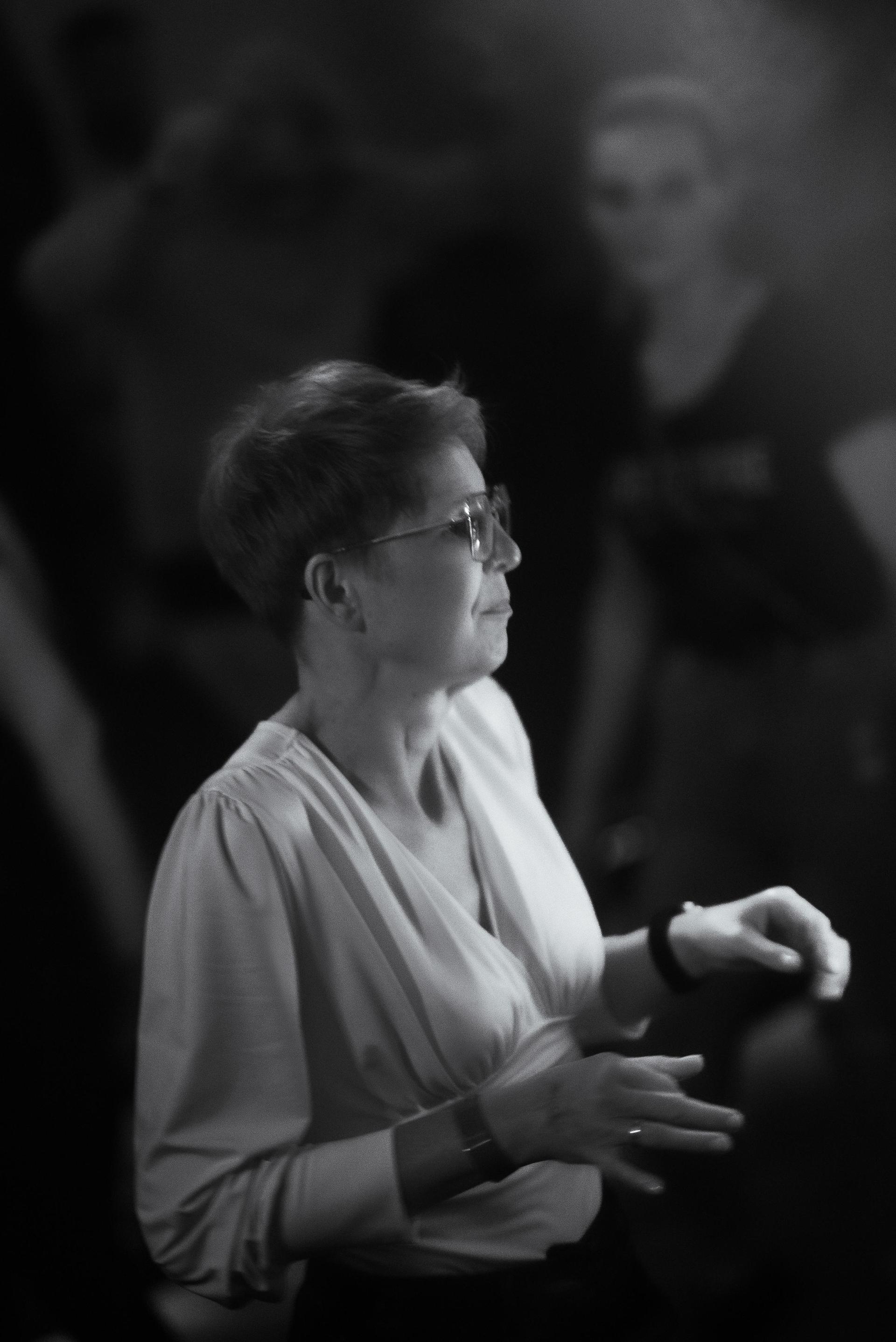Frau Fenk und Aka Aka im Casino. (Bild: Mario Donhauser)