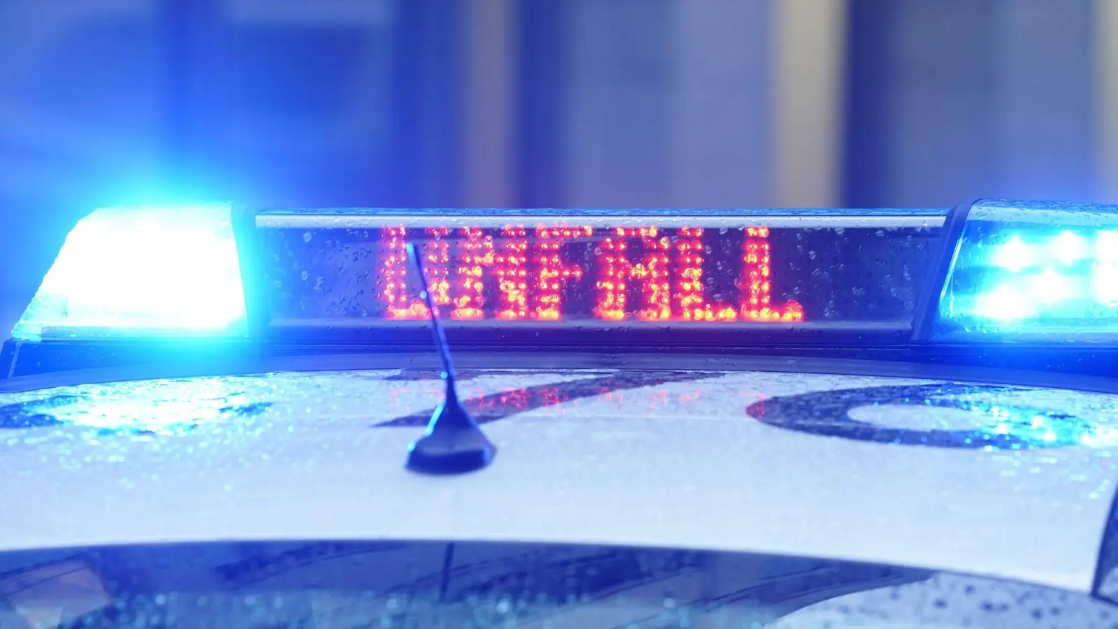 Dem jungen Autofahrer wurde nach dem Unfall der Führerschein abgenommen. (Symbolbild) (Bild: Marcus Brandt/dpa)