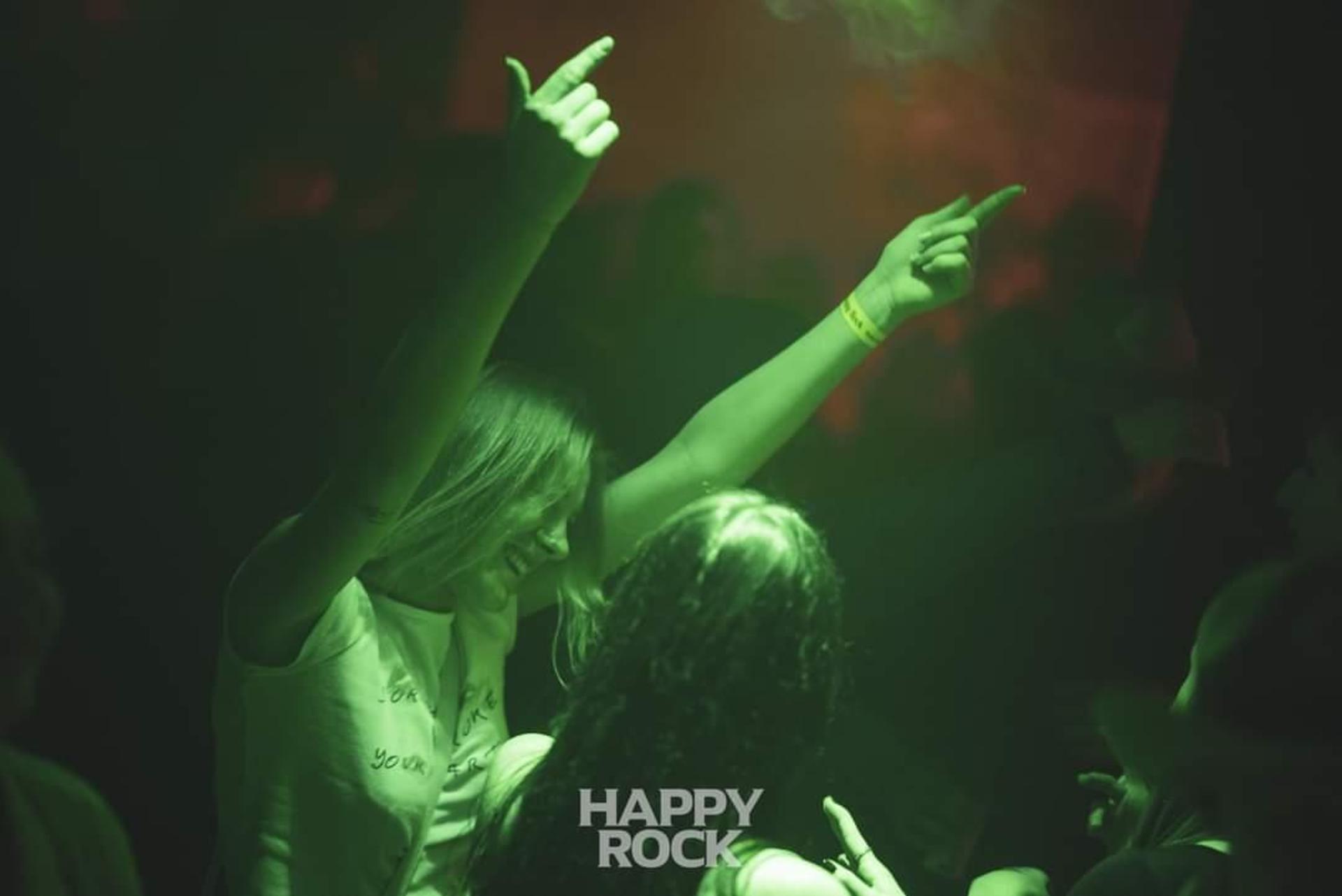 Kinkerlitzchen im Happy Rock. Feiern ab 16 bis die Wolken wieder lila sind dank Muttizettel! (Bild: Martin Sponsel)