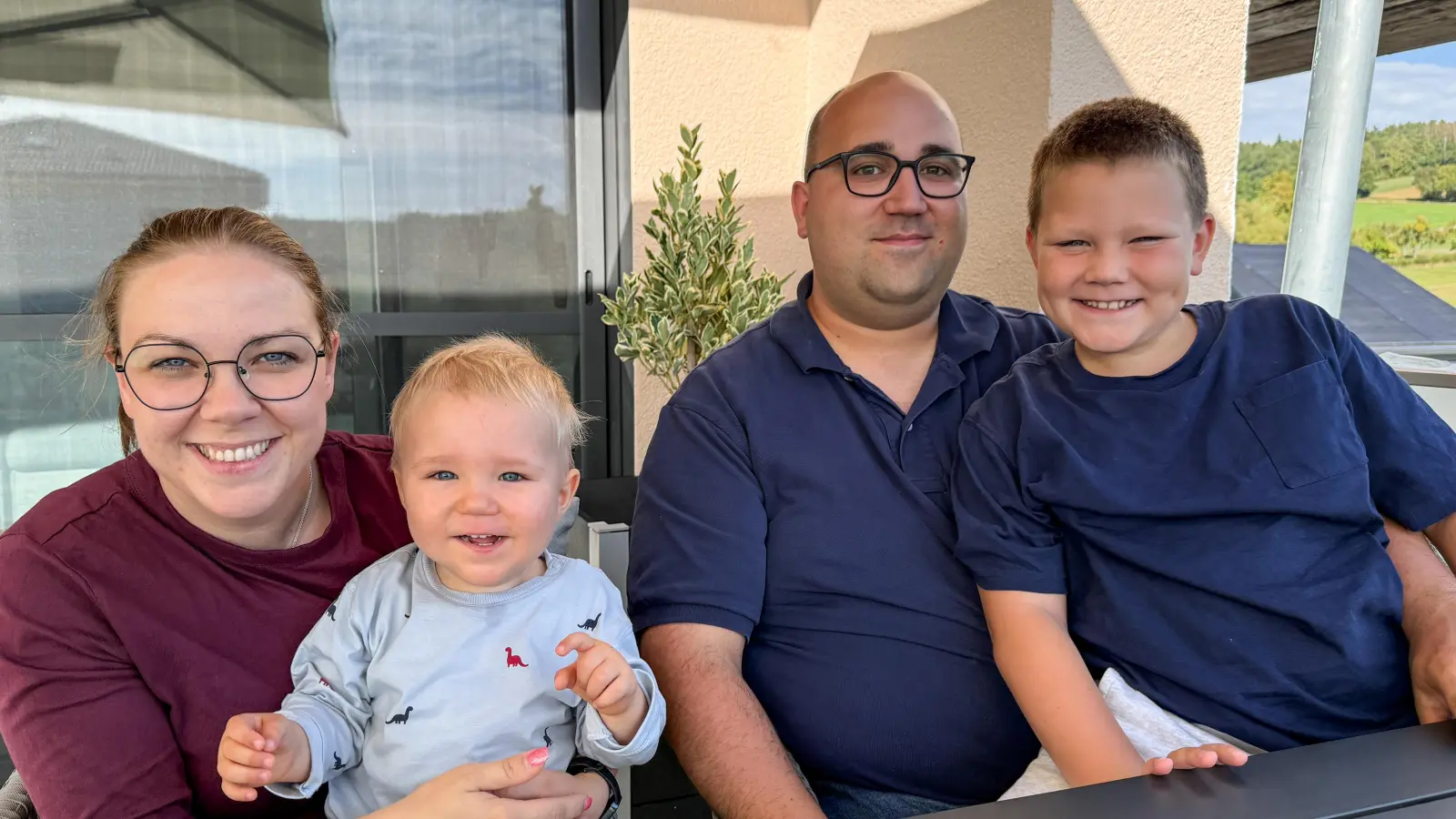 Tapfer kämpft der kleine Tim gegen Leukämie. Für seine Eltern Katharina und Lukas Friedrich und seinen neunjährigen Bruder Leon ist seit der Diagnose nichts mehr, wie es einmal war.  (Bild: Petra Hartl)