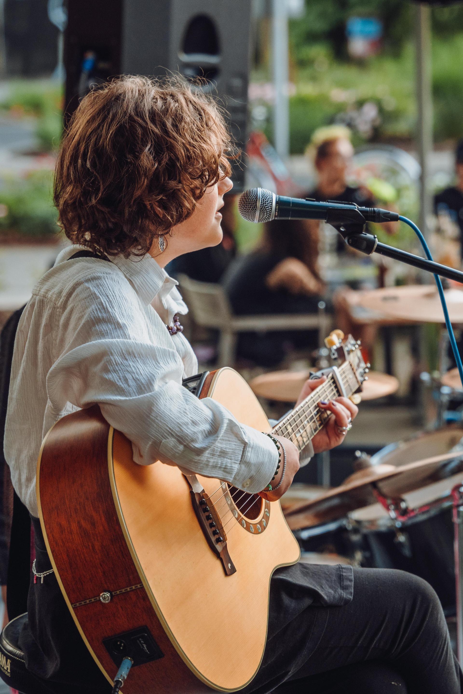 Beim Open Mic im Beanery zeigten Künstler*innen, was sie drauf haben. (Bild: Denise Helmschrott)