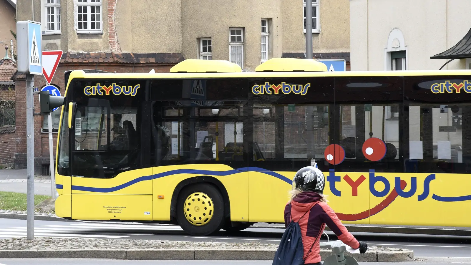 Zum Altstadtfest in Amberg setzt der Zweckverband Nahverkehr wieder zusätzliche Busse ein.  (Symbolbild: Petra Hartl)